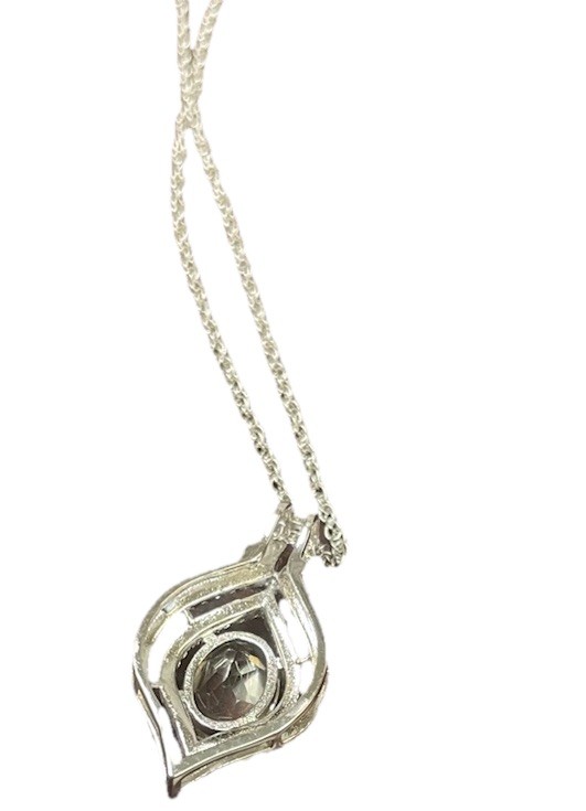 Beautiful Teardrop Pendant Necklace With Thin Chain.