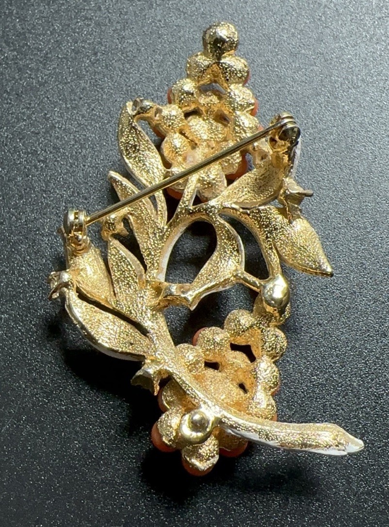 Vtg Faux Coral Grape Flower Cluster Green Rhinestone Enamel Gold Brooch 2.5”!!