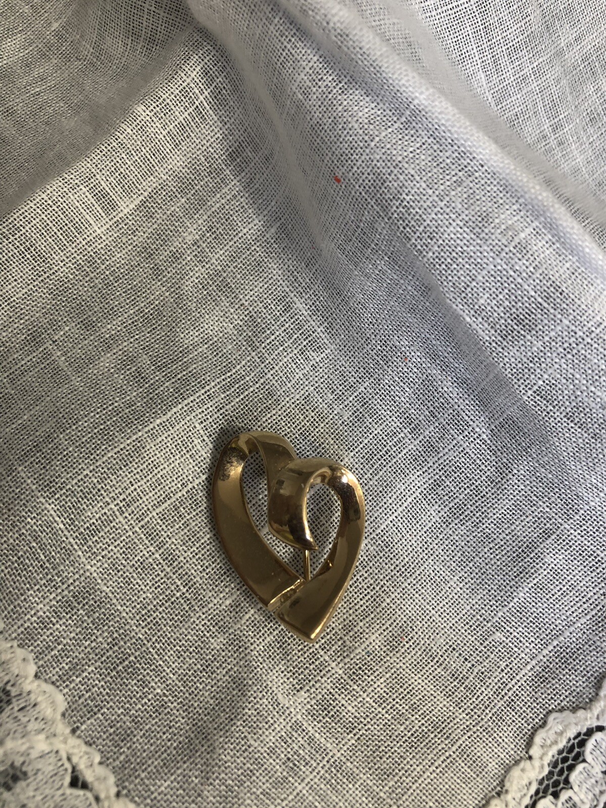 Vintage Monet Gold Tone Heart Brooch Pin Jewelry YT-59