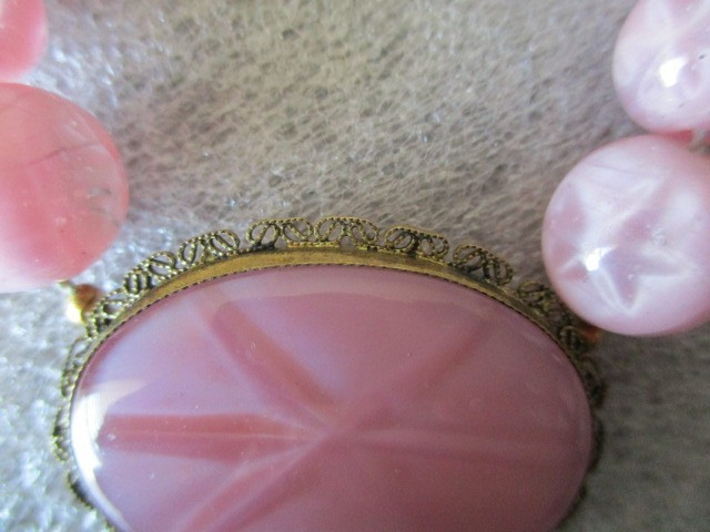 VINTAGE PINK GLASS 14K YELLOW GOLD BEAD CHOKER NECKLACE – 16.5″