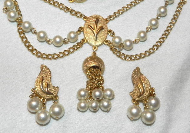 Vintage Gold Tone Chain Festoon Necklace Faux Pearl Bead Tassel Earring Set