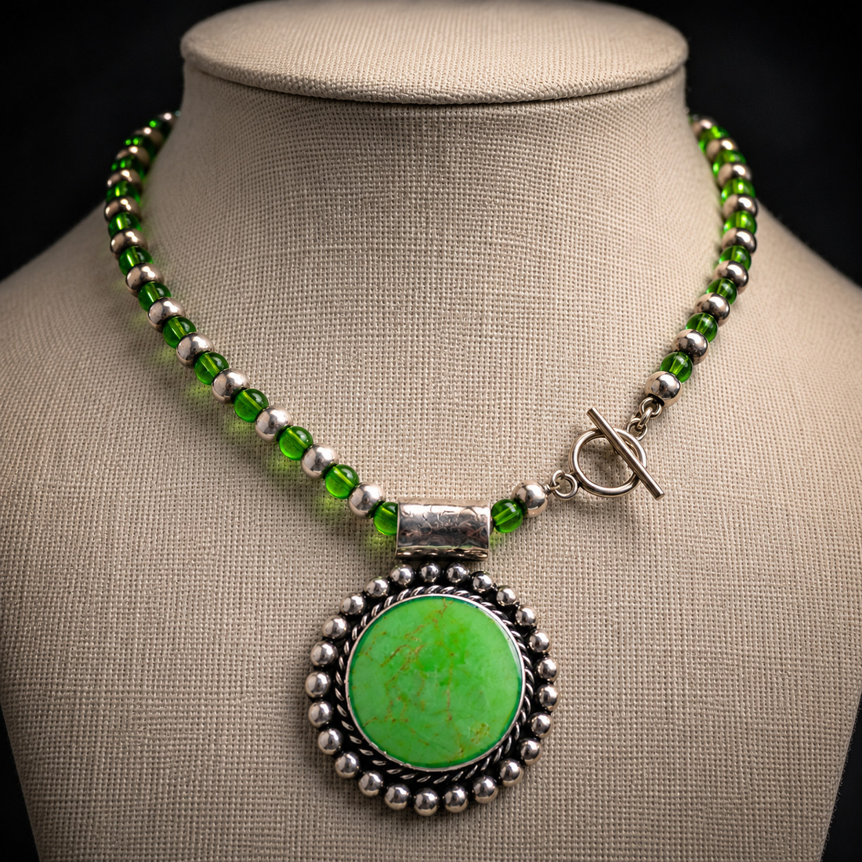 Vintage Mexico 925 Sterling Necklace Green Stone Pendant Glass Beads 16″ Toggle