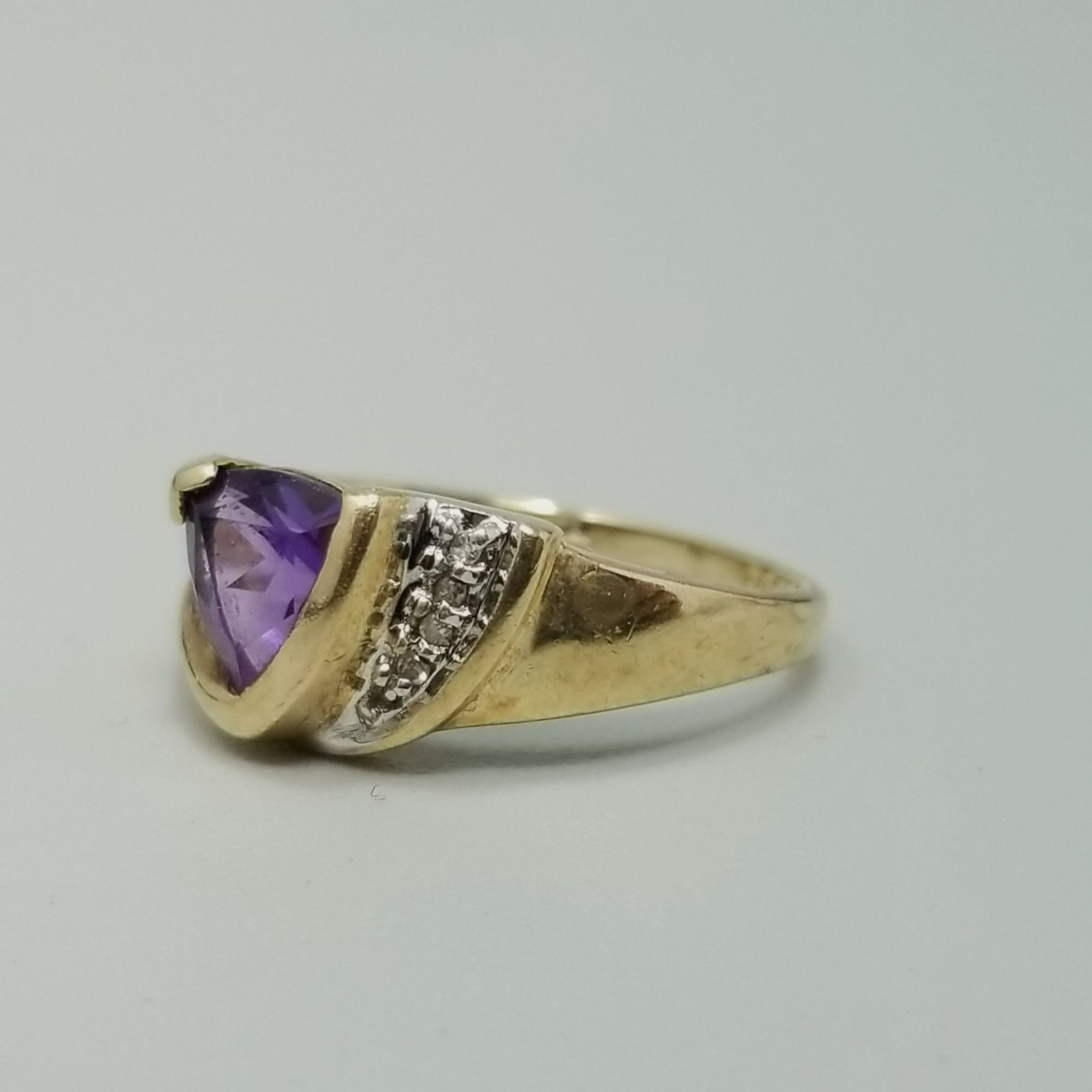 Vintage 10k Purple Amethyst Ring Size 6 1/2 Band Trillion Cut Yellow Gold