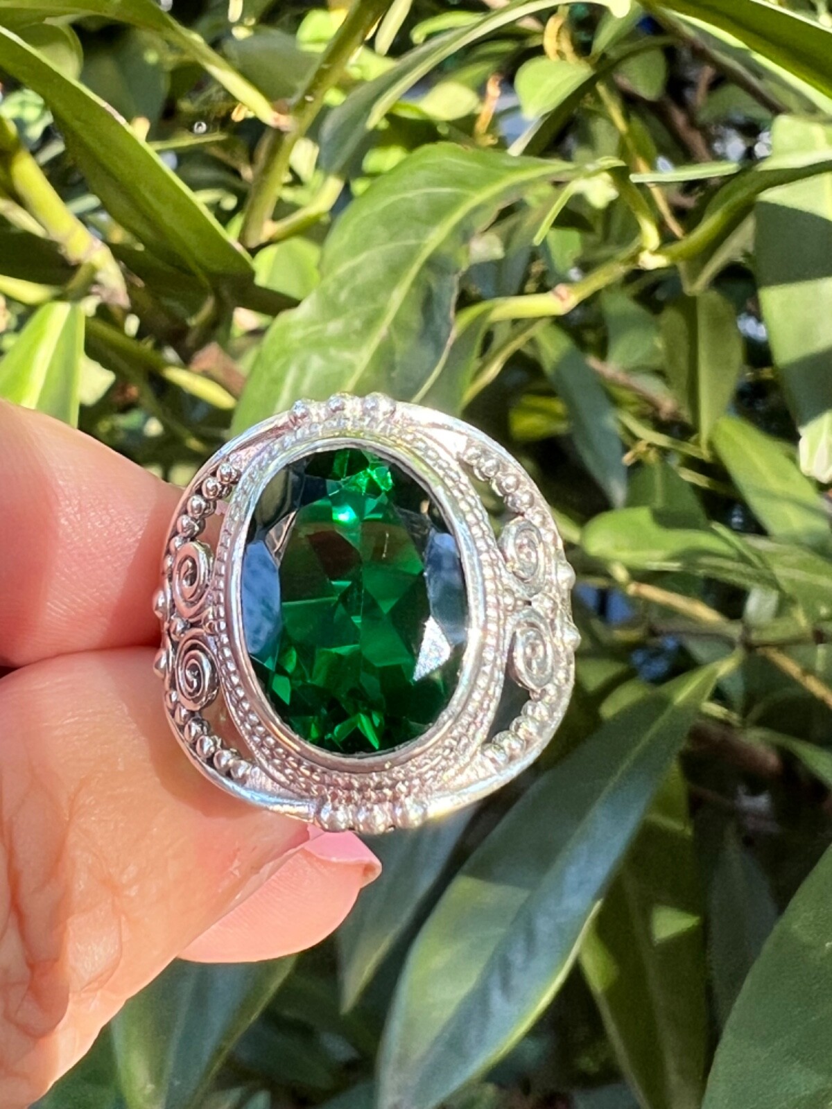 VINTAGE LARGE VIVID GREEN OVAL PASTE GLASS RING 925 STERLING SILVER ORNATE