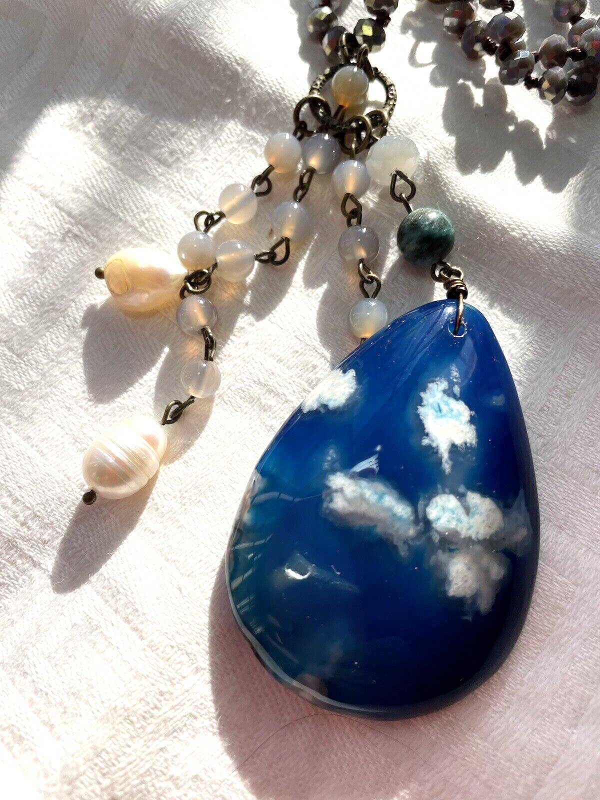 Faceted Violet Blue CHALCEDONY 35″ necklace with blue stone Pendant and pearls
