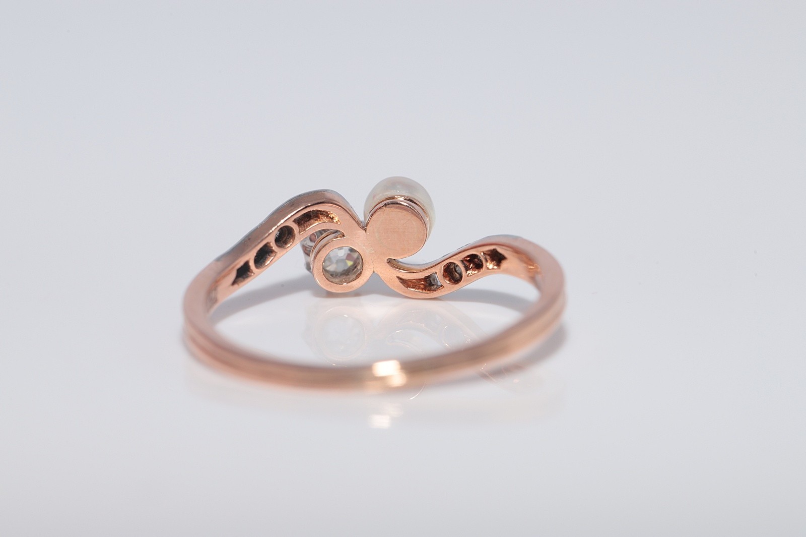 Antique Circa 1920s 18k Gold Art Deco Natural Diamond And Pearl Decorated Ring