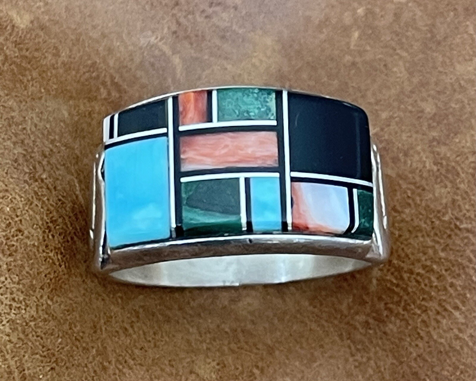 South Western 925 QUOC Turquoise Inc. Albuquerque Stones Bear Embossed Ring Sz 9