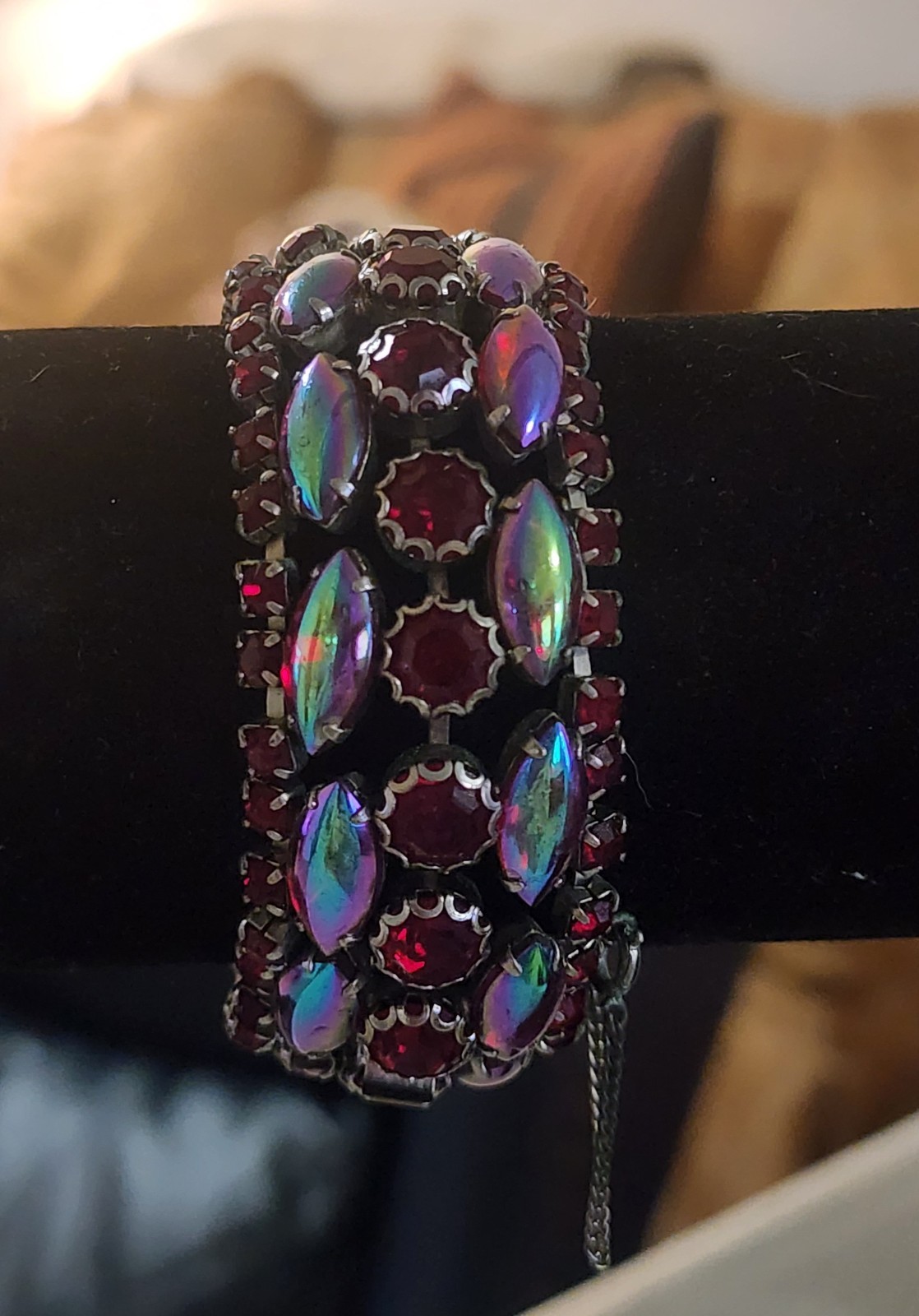 VINTAGE Rhinestones Red cabochons Iridescent aurora Borealis BRACELET Juliana?
