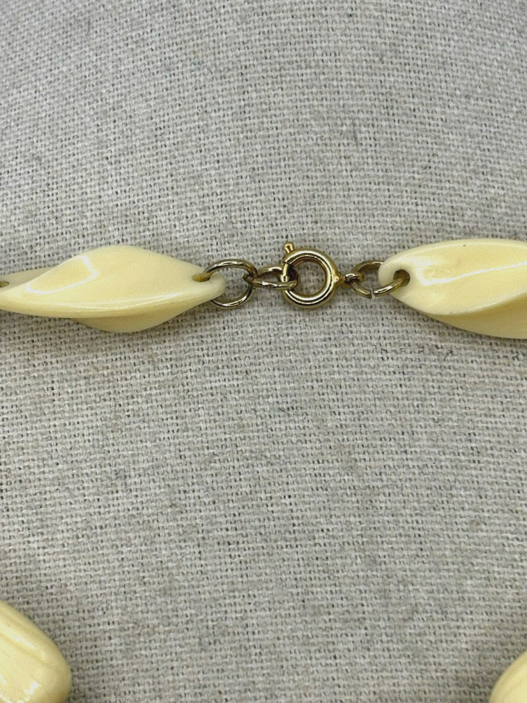 Vintage Ivory Cream Molded And Carved Bead Gold Tone Link Long Necklace 47 Inch