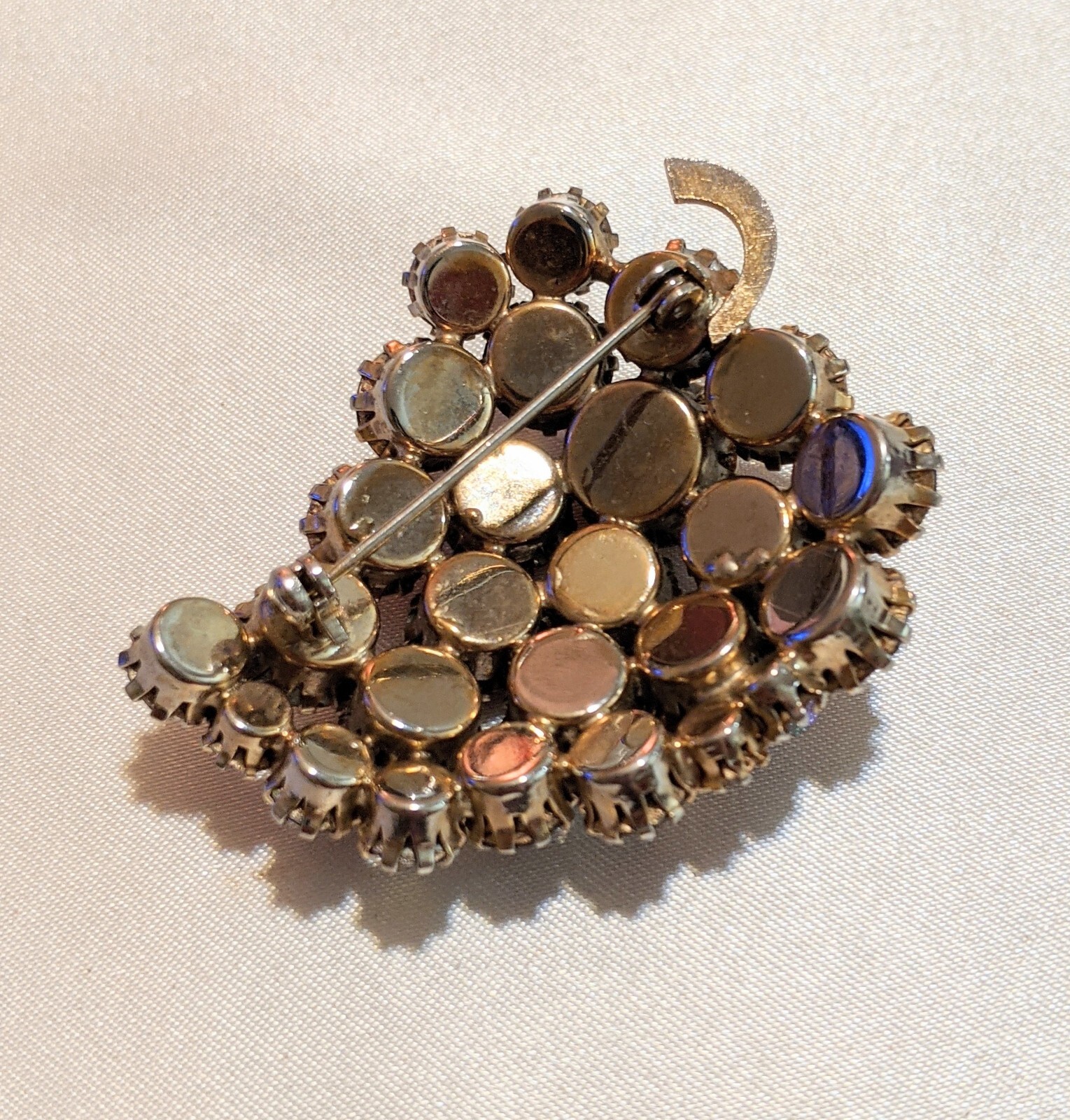 Vintage Unsigned SCHREINER AB Grapes Cluster Prong-Set Rhinestone Brooch Pin