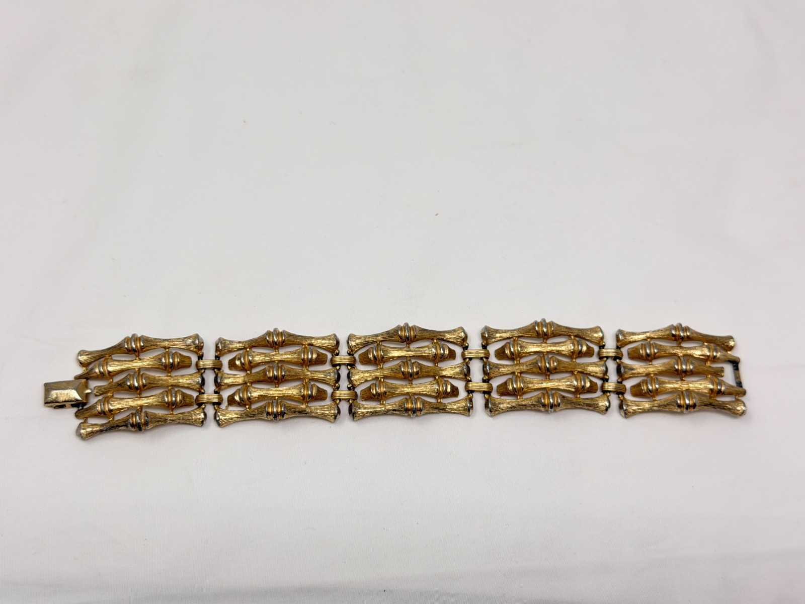 Vintage Emmons Gold Tone 1″ Wide Bamboo Panel Link 7″ Bracelet