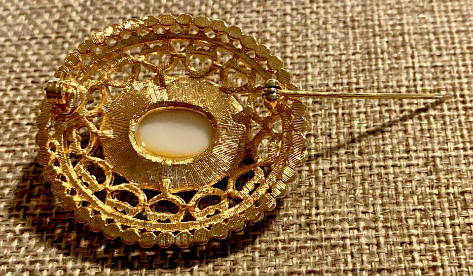 Vintage Brooch Pin Lot of 4 Gold Tone Swirl, Ribbon, Faux Pearl, Oval Teardrop
