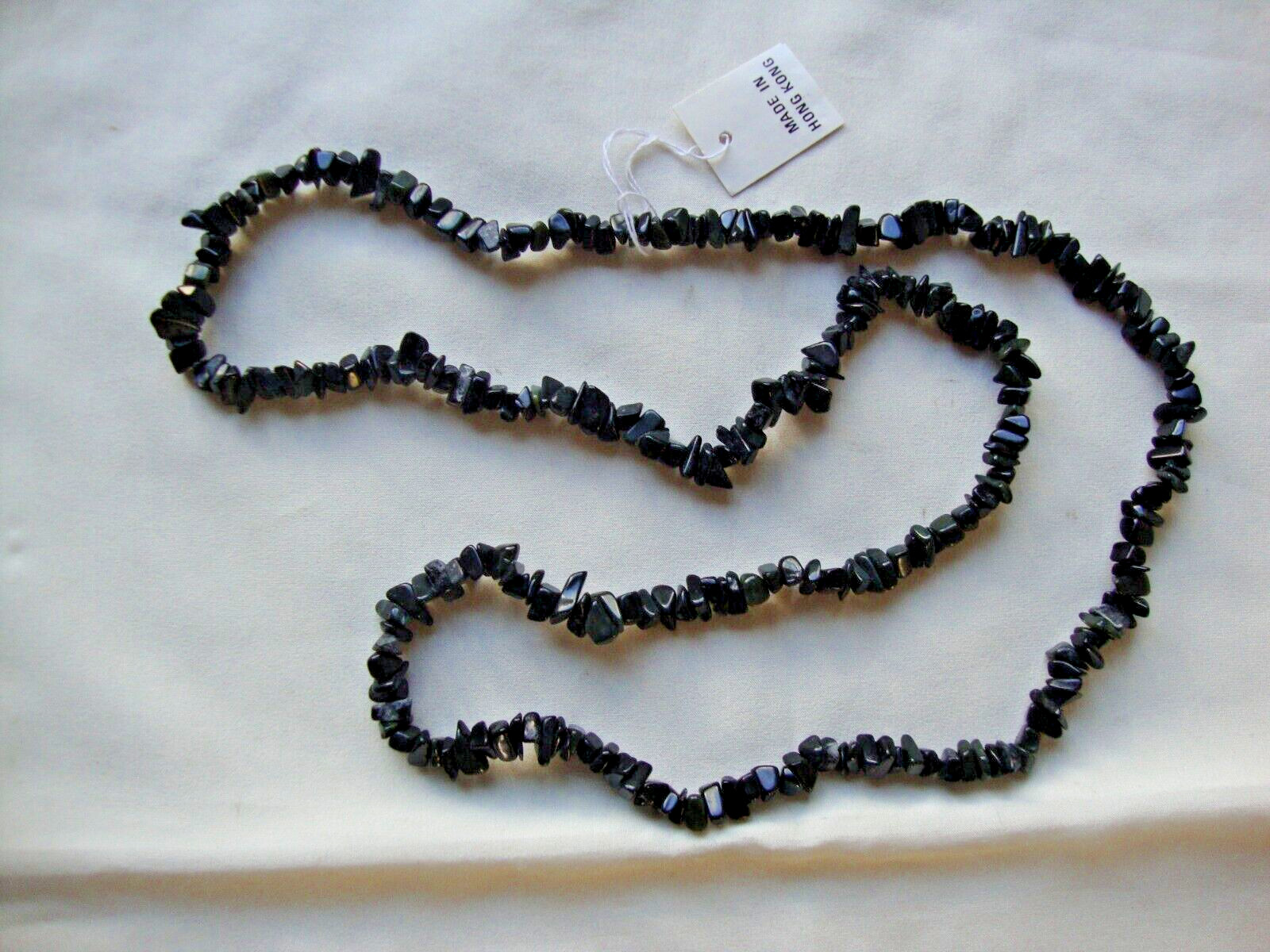 VINTAGE HONG KONG HANDMADE DARK GREEN NEPHRITE JADE CHIPS 35″ ENDLESS NECKLACE