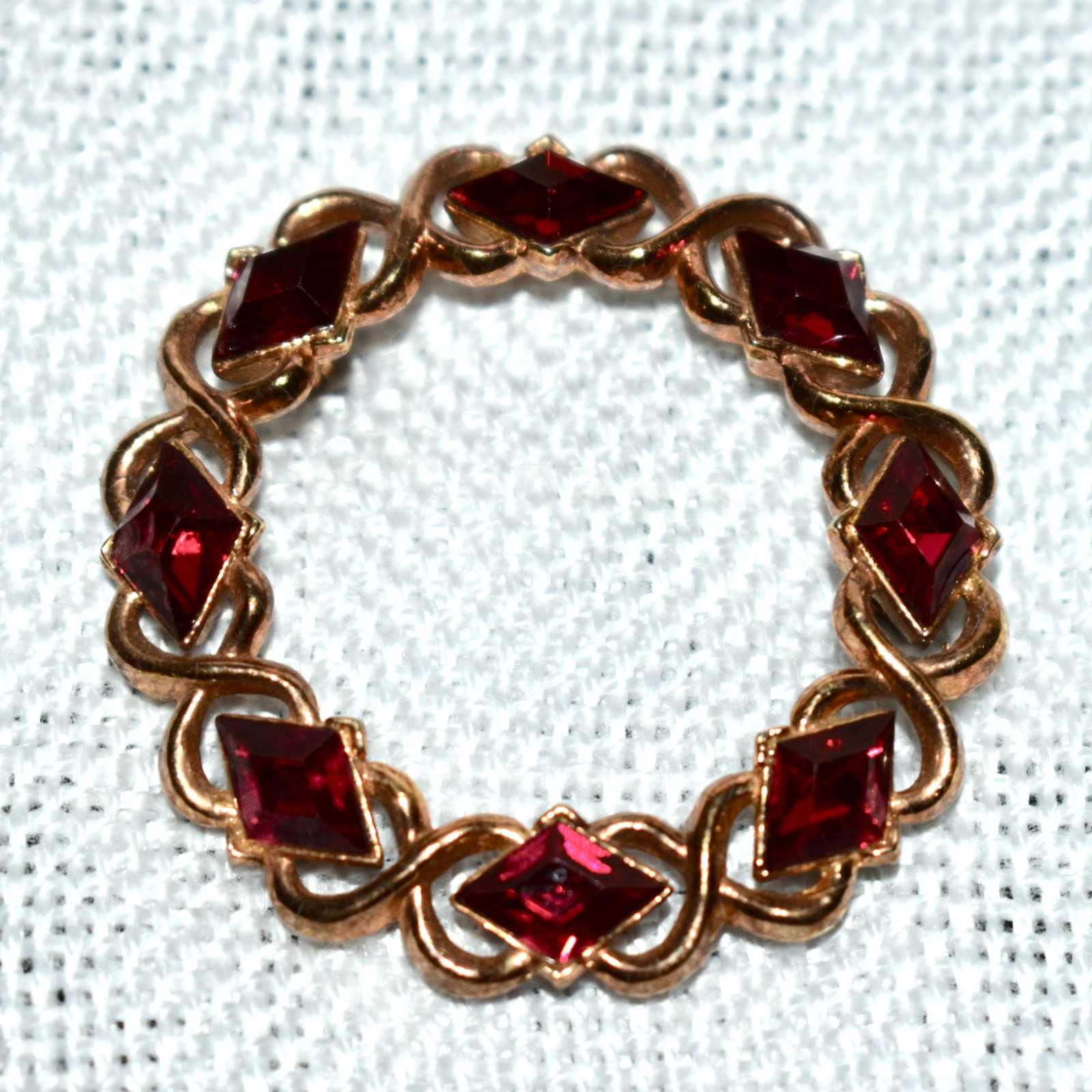 Vintage 1950s CROWN TRIFARI Red Lozenge Rhinestone Round Wreath Pin Brooch 1.75″