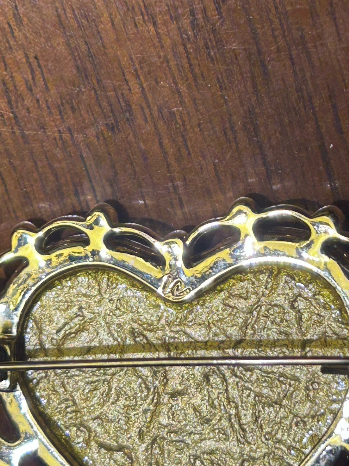 Vtg Valentine’s Day Goldtone Heart Brooch Signed Liz Claiborne Red With Flowers