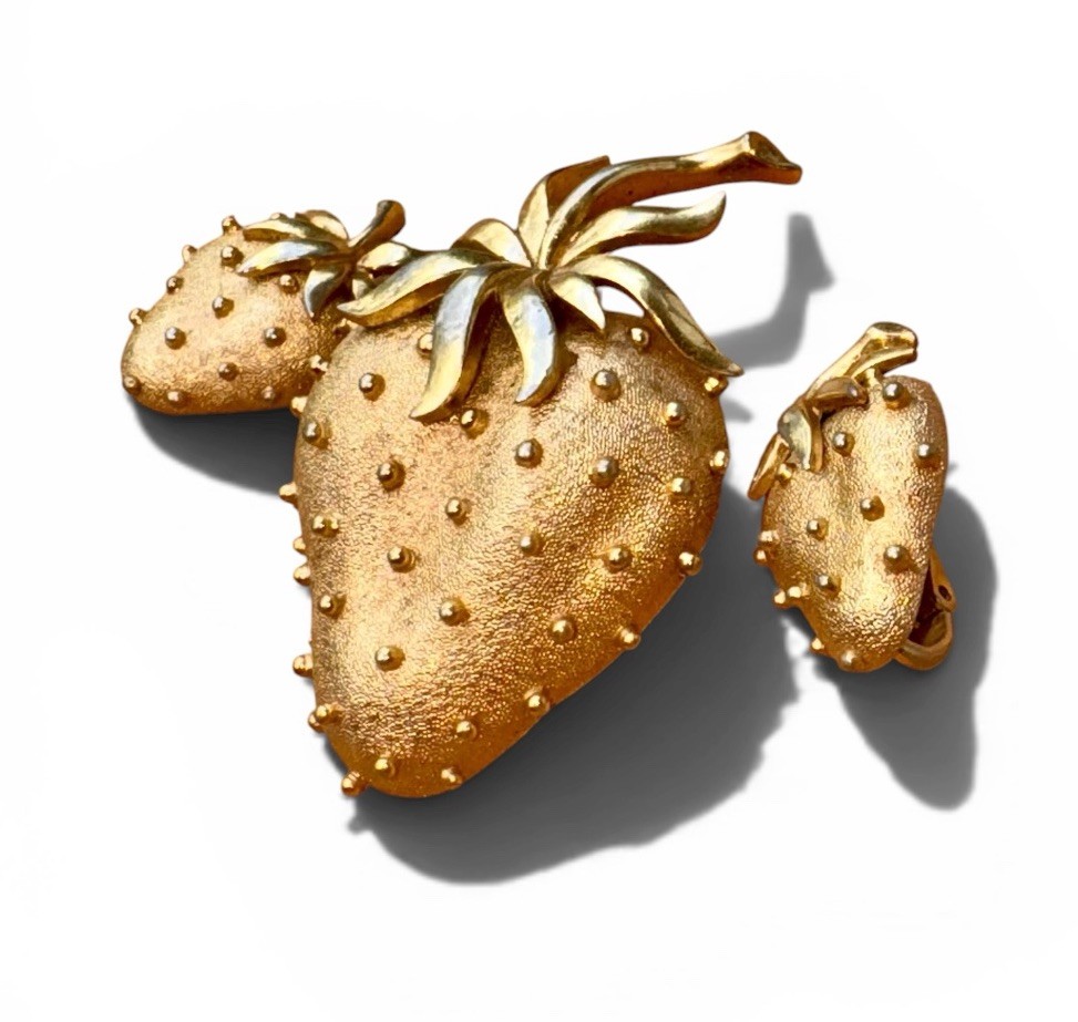 Vintage Trifari Strawberry Brooch Pin & Clip Earrings Set Gold Tone Costume