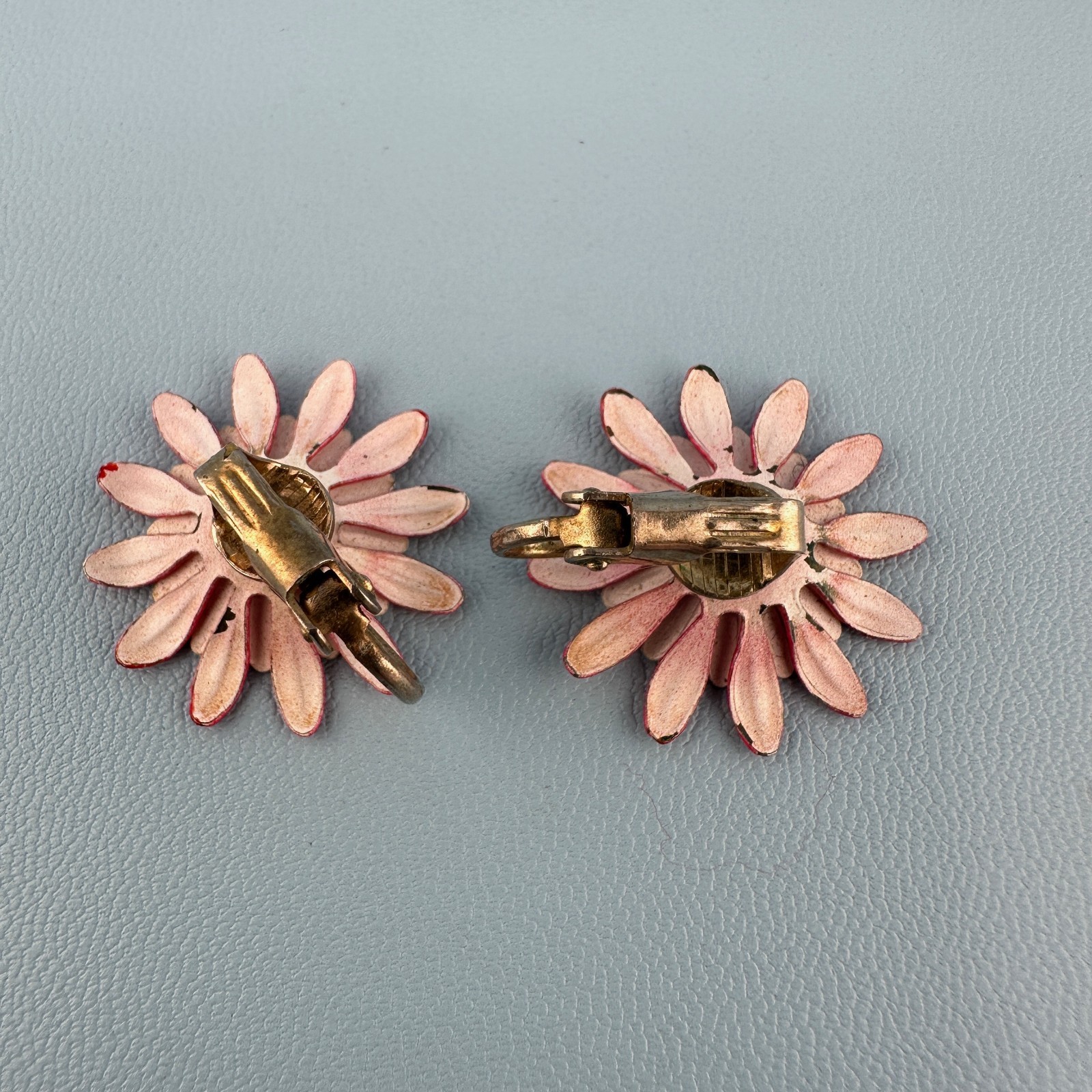 Vintage Enamel Flower Brooch Earrings Set Red White Blue Daisy Mod Retro 60s
