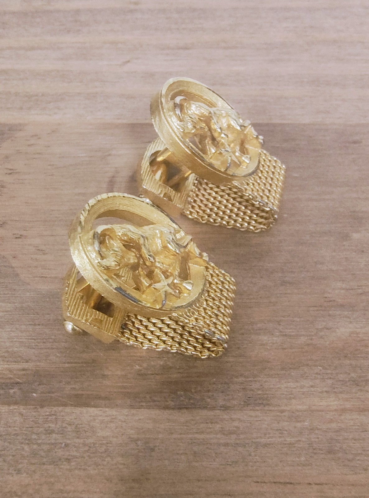 Vintage Swank Zodiac Horoscope Gold Tone Ram Aries Gold Tone Mesh Cufflinks
