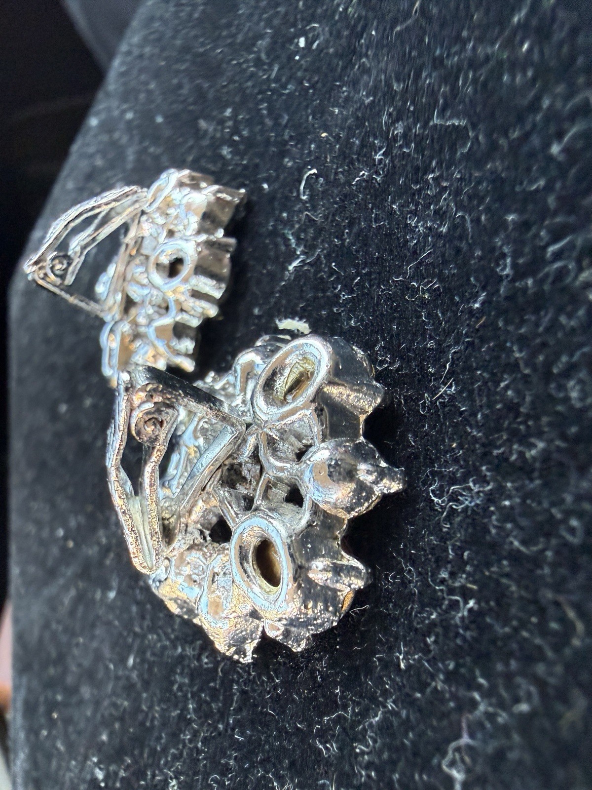 Vintage Purple Rhinestone Clip On Earrings Silver Tone Floral Cluster 1″ Jewelry