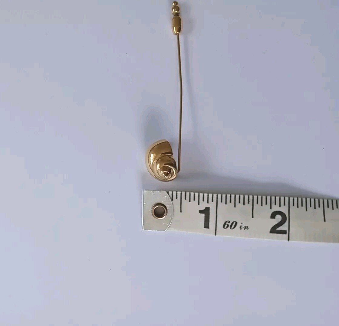 Vintage Crown Trifari Classic Figural Stick Pin, Sculptural Golden Sea Shell 3″