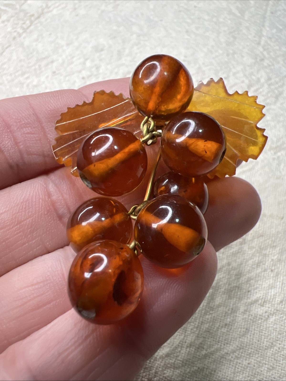 VTG Amber Lucite Grape Cluster Brooch Gold Tone Leaves Mid Century Fruit Jewelry