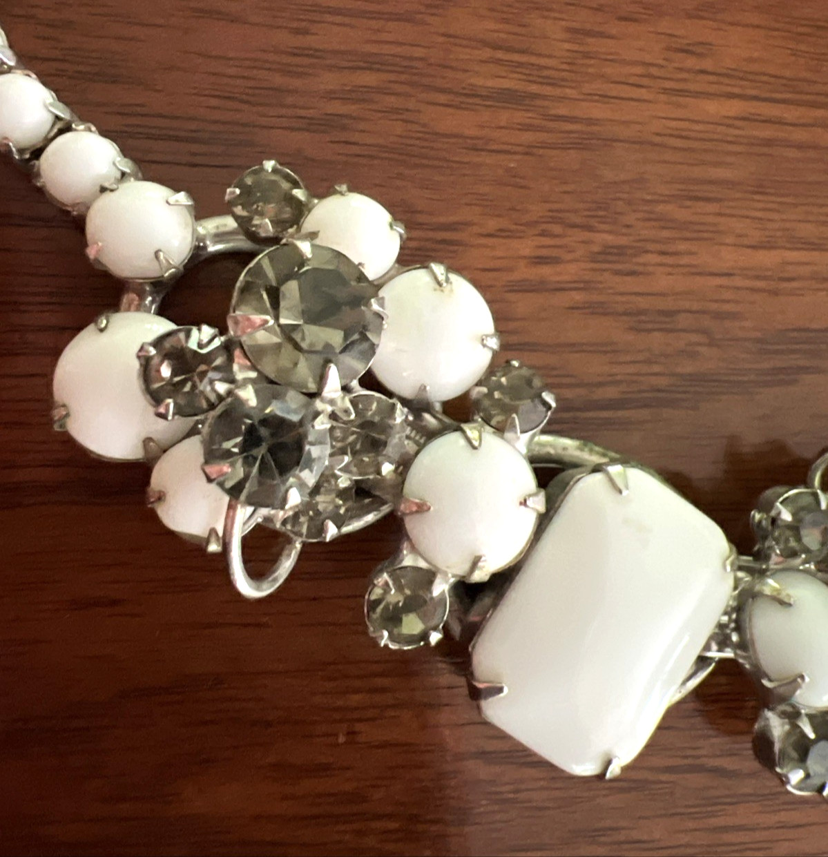 VTG. JULIANA DELIZZA & ELSTER MILK GLASS and GRAY RHINESTONE CHOKER NECKLACE 16″