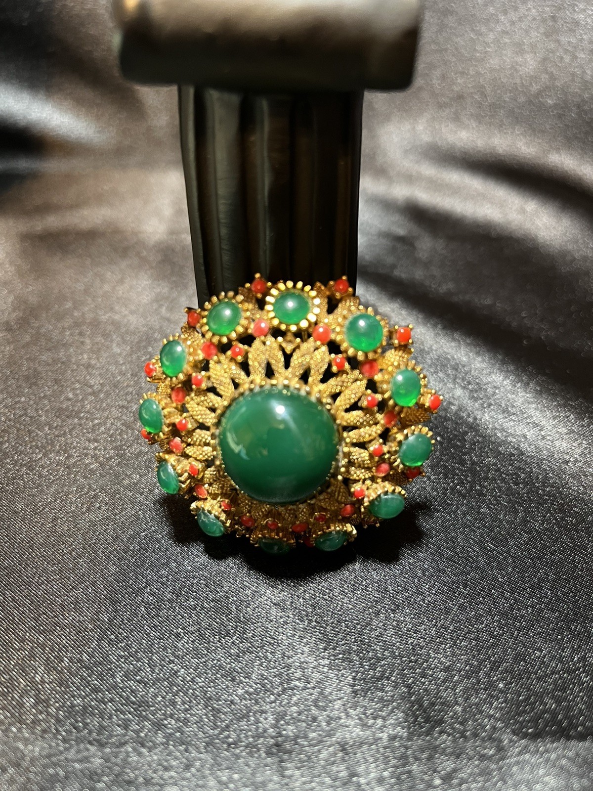 Vintage Signed SPHINX Gripoix Cabochon Peking Glass Brooch