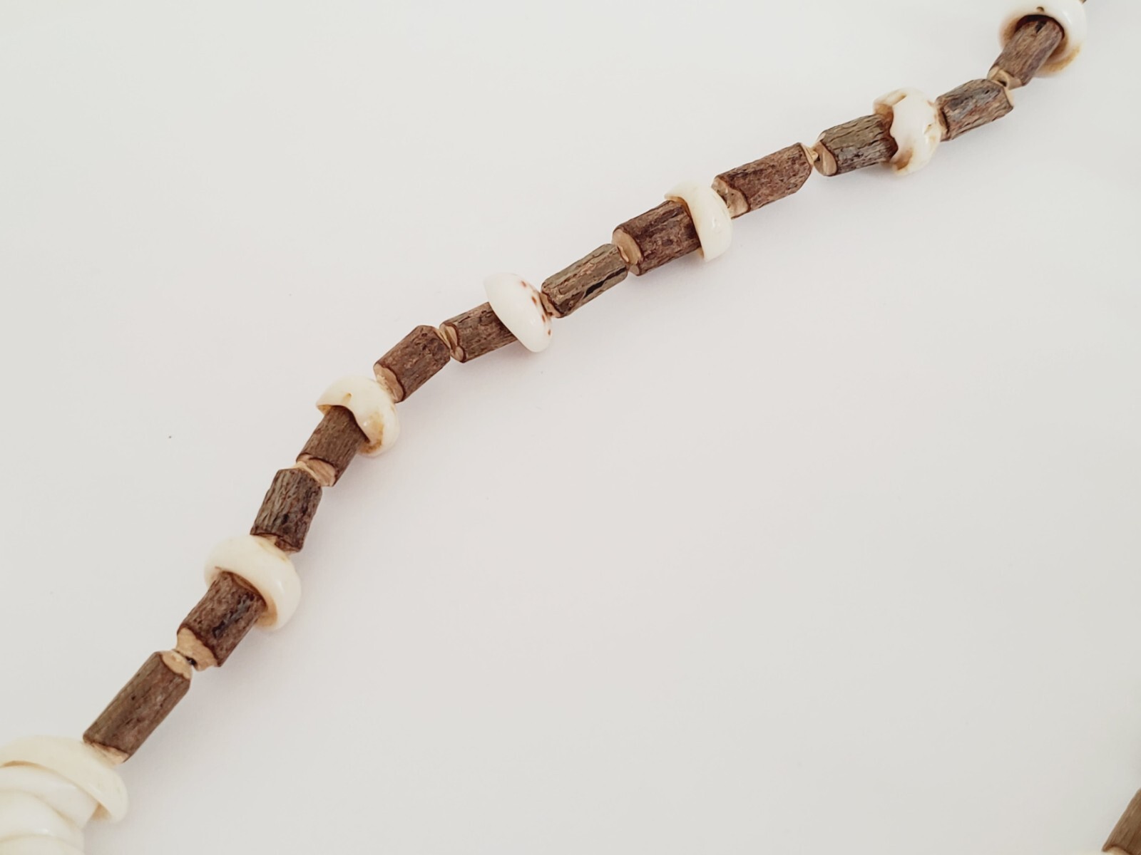 Neat Handmade Vintage Puka Shell & Wood Bead Necklace – 20″