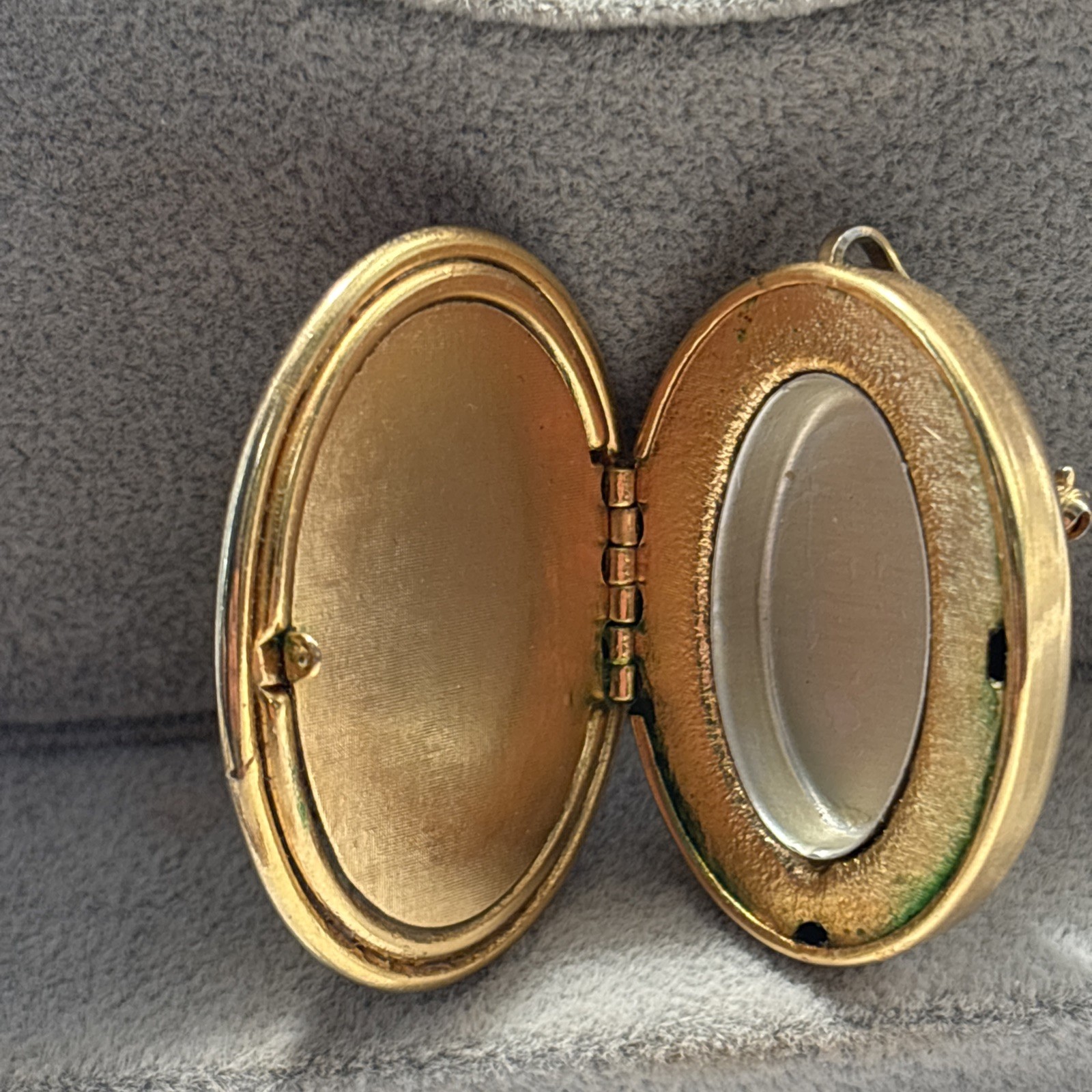 Vantage AMWAY Perfume Cameo Brooch/pendant. Gold Tone. Orange And Cream