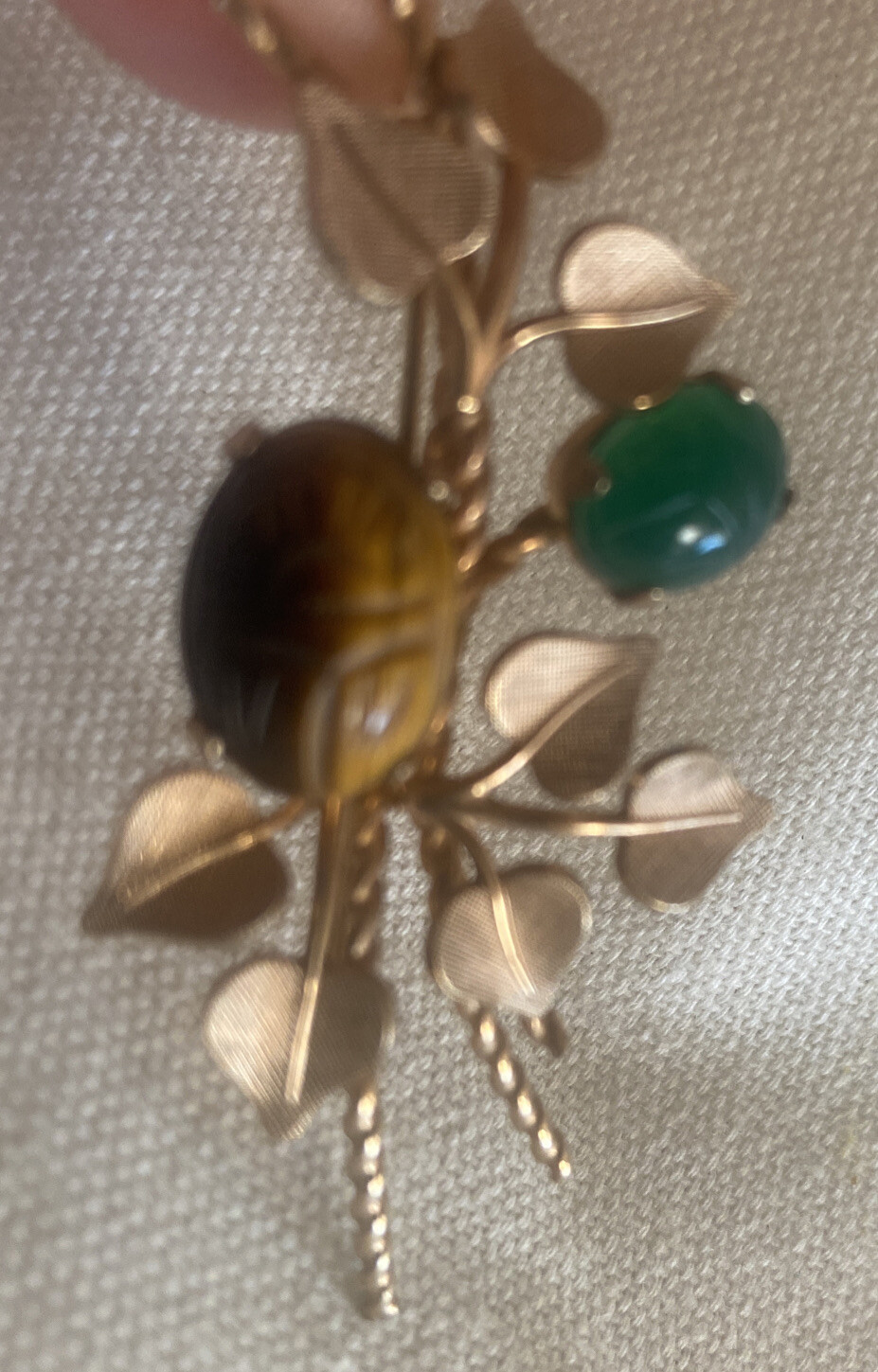 Vintage Van Dell Gold Filled Jade & Tiger Eye Scarabs Brooch Leaves Pin 2.4″