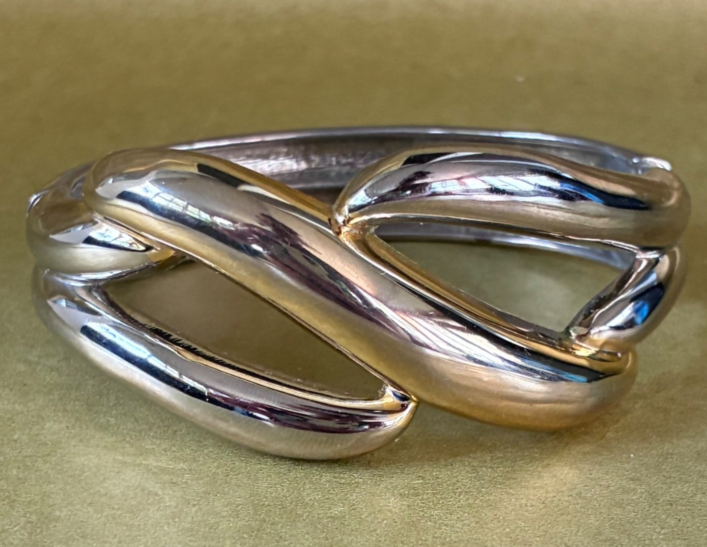Vintage Modernist Gold & Silver Tone Hinged Bangle Bracelet Open Metal Swirl 8″