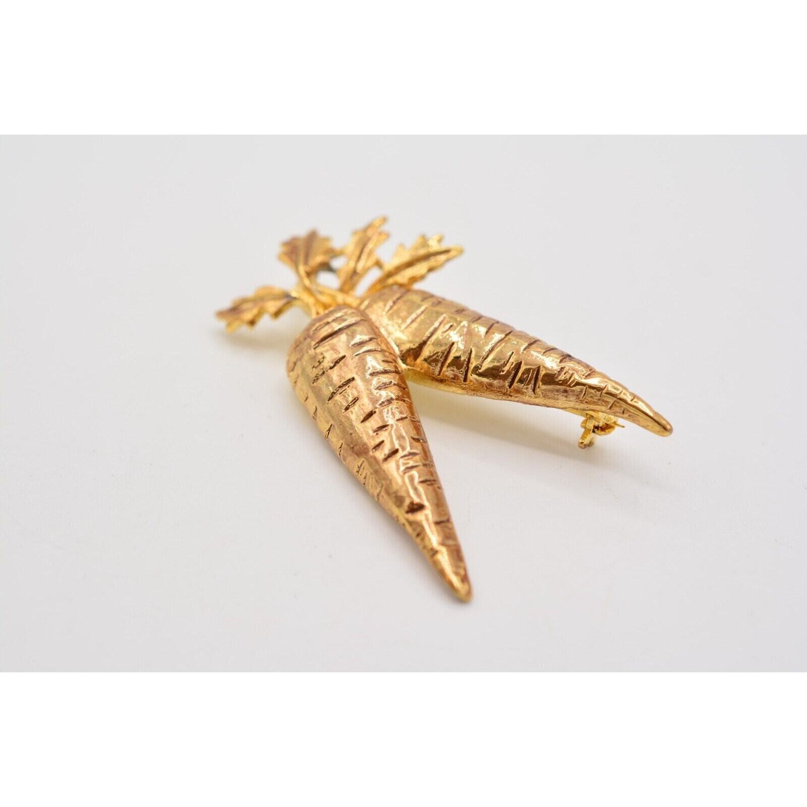 Vintage Carrot Pin Brooch Brushed Gold Easter Garden Vegetable NOS 1980s BinA9