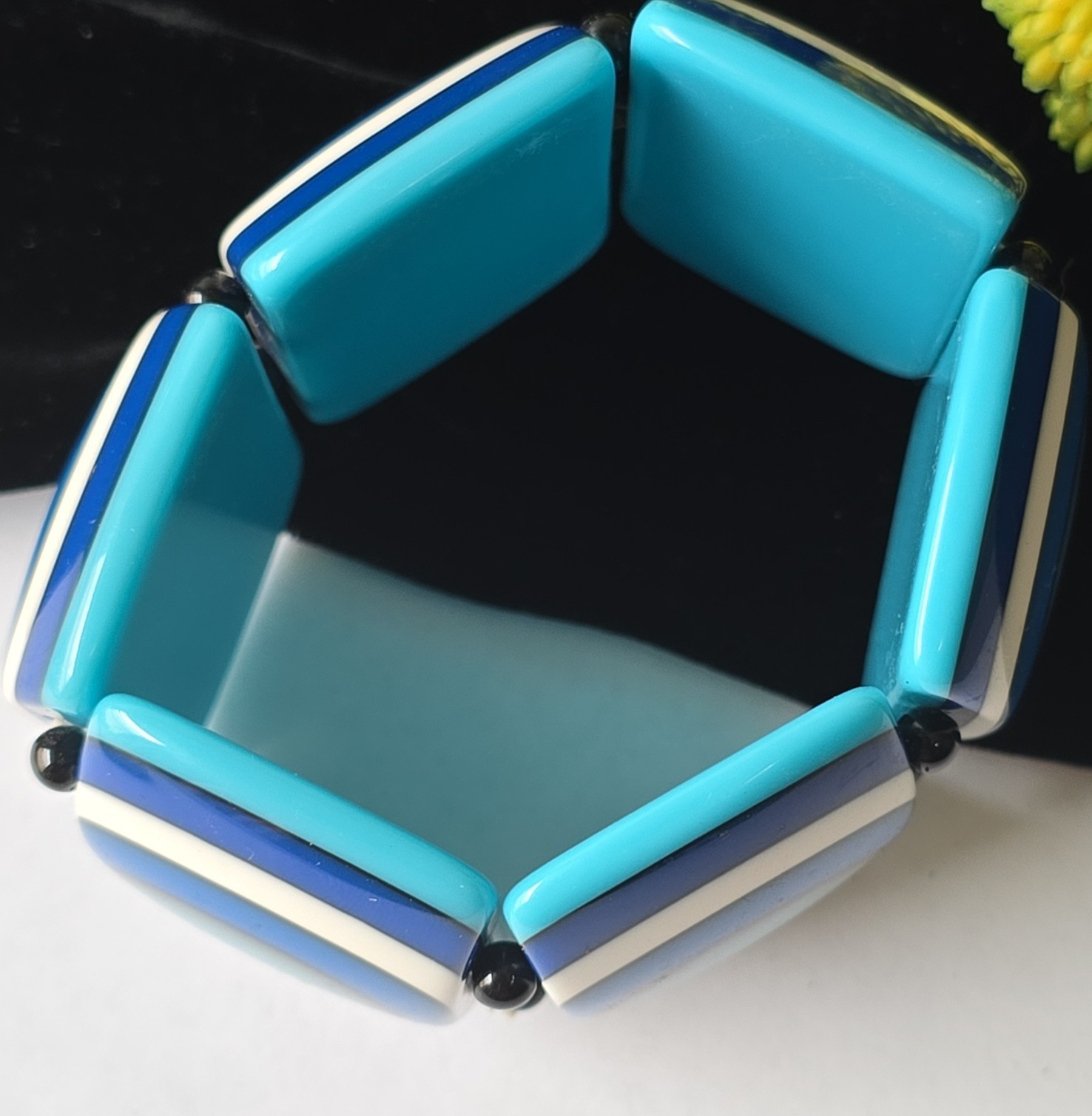 Vintage MCM Blue Shades Acrylic Statement Stretch Bracelet 7″ Wrist