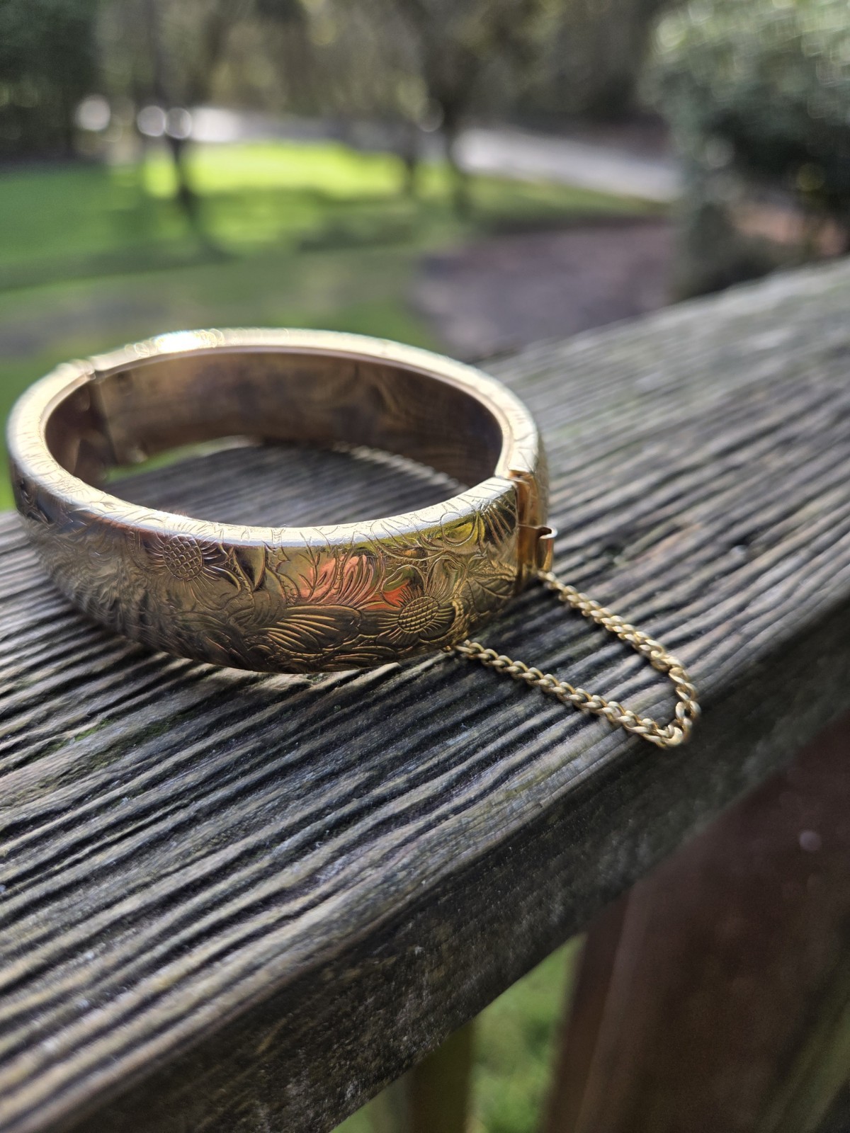 Vintage Floral Hinged Bangle Bracelet Gold Tone Flowers Victorian Style