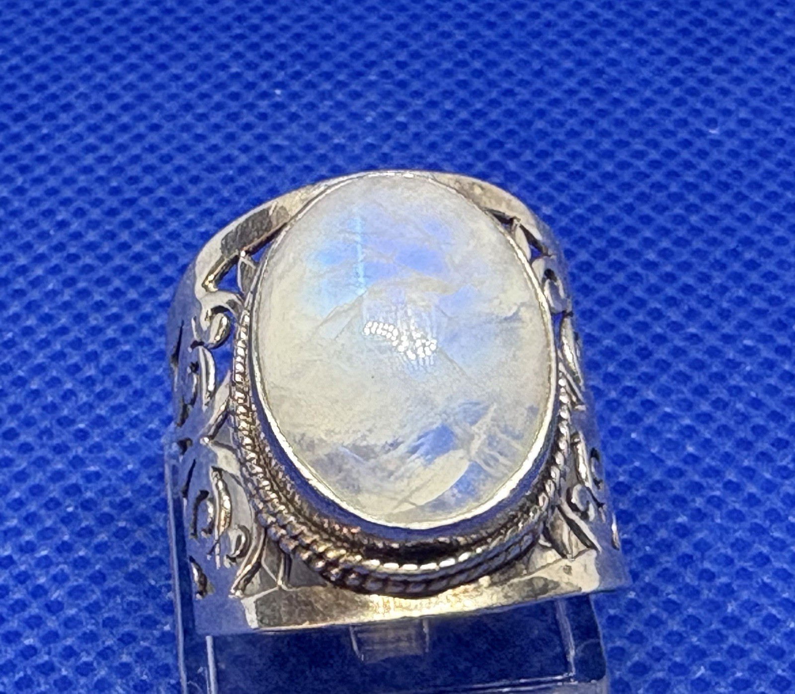 Y68 Chunky 925 Silver Ring size 8.75 Rainbow Moonstone 7 Ct 7.98 g