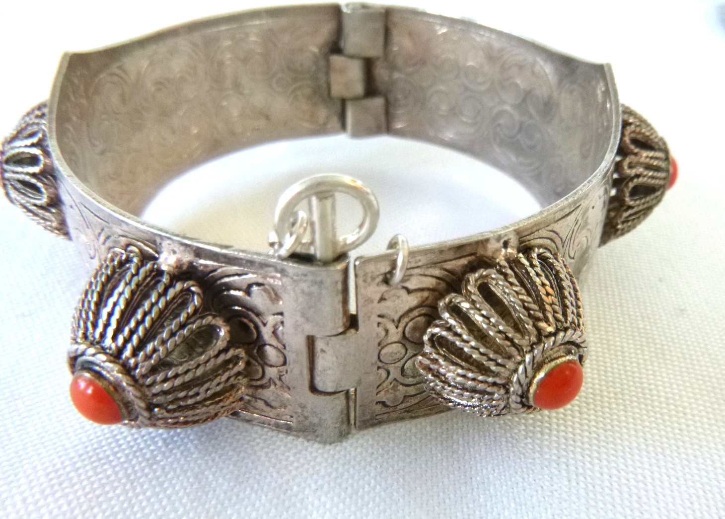 Vtg 800 Silver Ethnic Bracelet Etched Design Red Coral Pin-Pull Clasp 7.25″