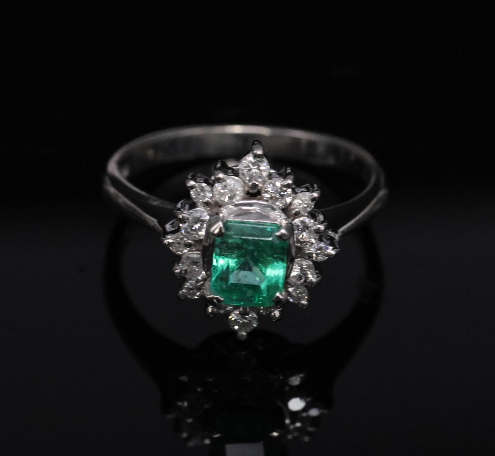 Fine Vintage 0.60ct Colombian Emerald 0.26ct Diamond Platinum Ring Size 4.75