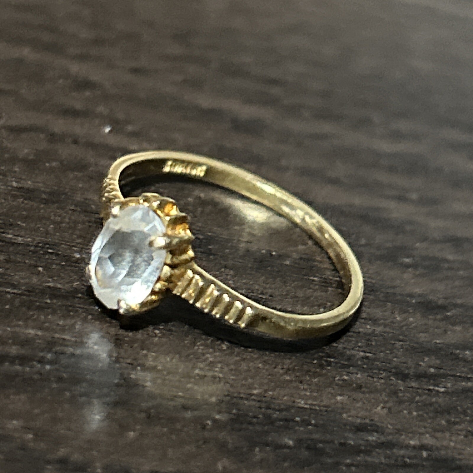 Vintage Signed BDA 10k SOLID Gold Ribbed Sides Ring Paste Clear Stone Size 5.75