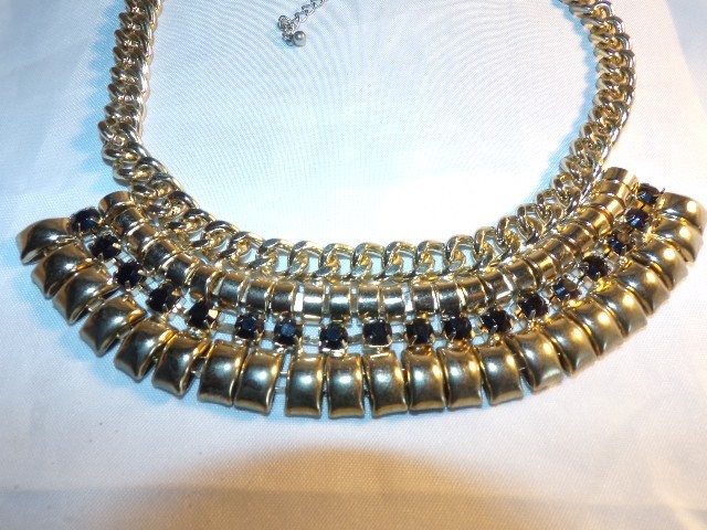 Large Gold Tone Metal Chain Link Collar w/Black Stones Necklace Vintage