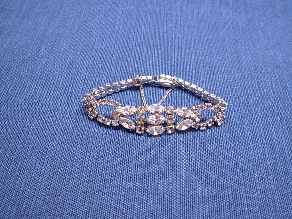 Vintage Weiss Clear Rhinestone Silver Tone Bracelet Circa 1942-1971 Safety Chain