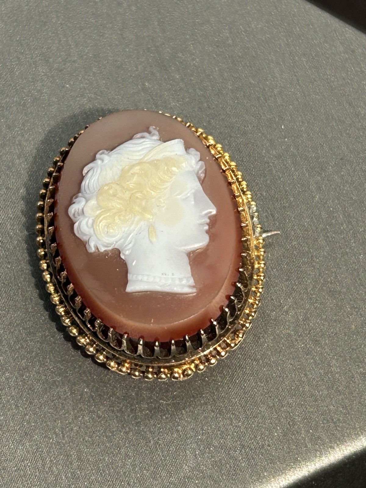 Antique Carved Shell Cameo Brooch Gold Frame Victorian Lady Portrait*