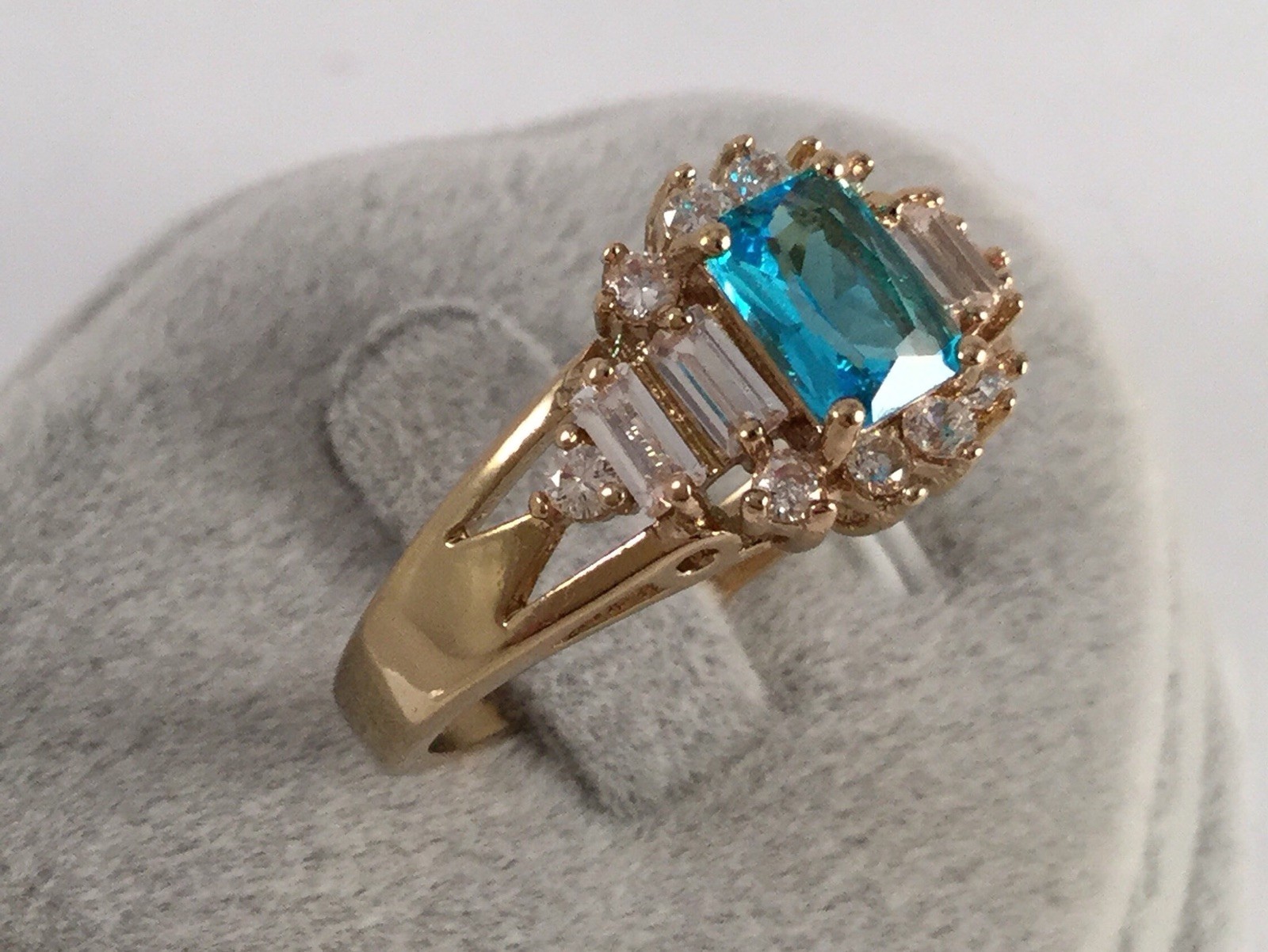 Vintage Jewellery Gold Ring London Blue Topaz White Sapphires Antique Jewelry