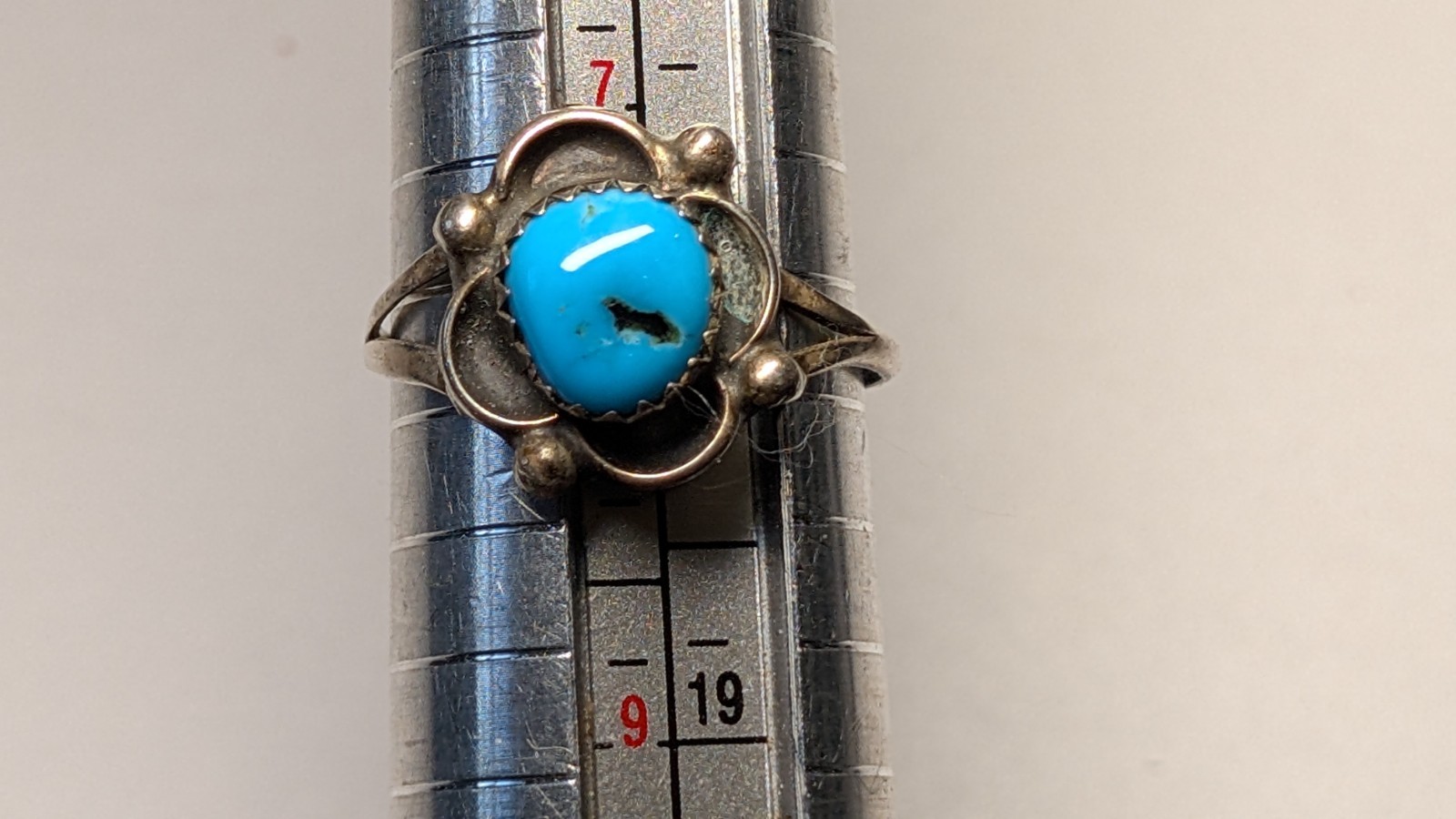 VINTAGE STERLING SILVER SOUTHWESTERN TURQUOISE RING ABOUT SIZE 8 1/2