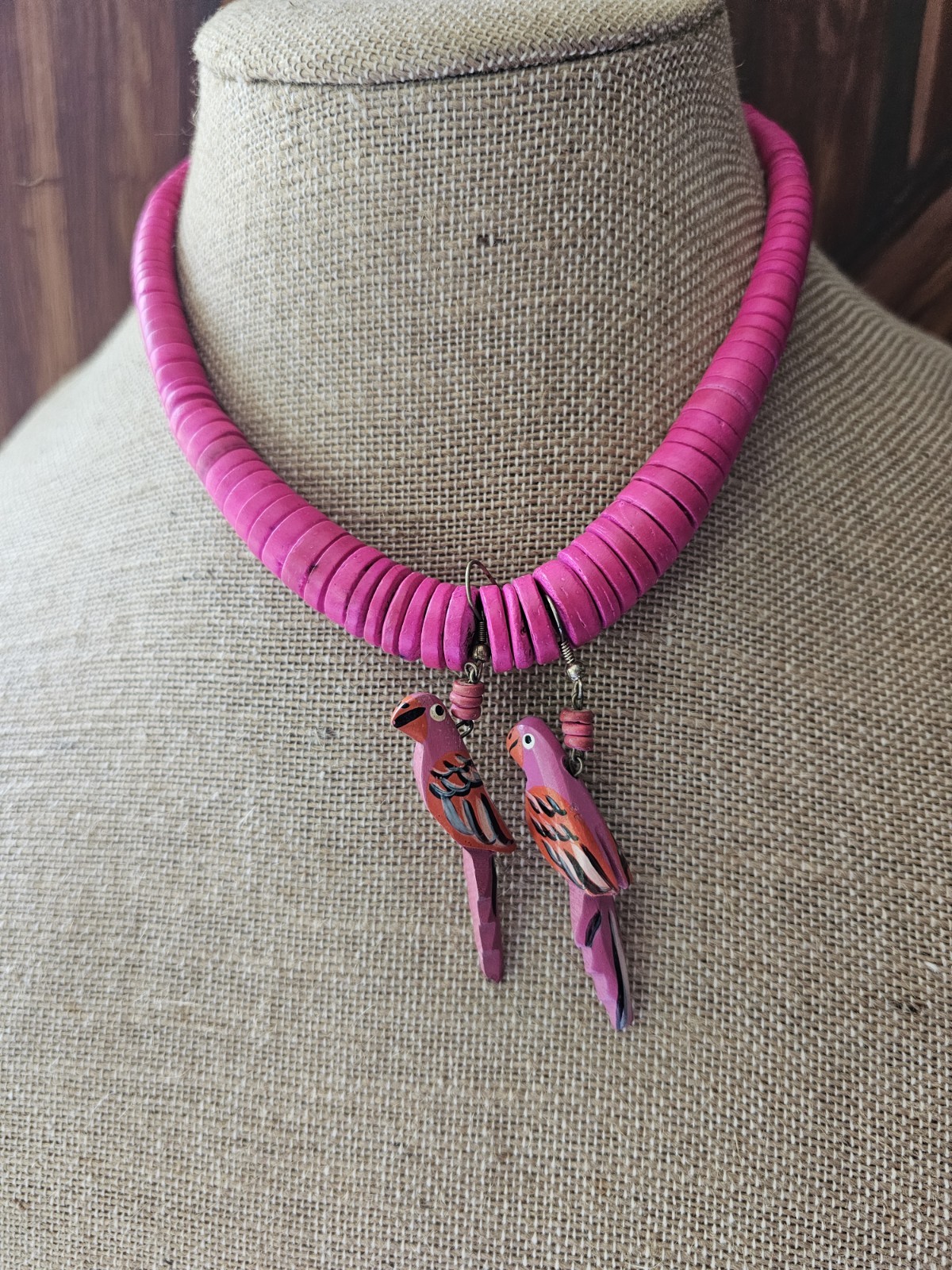 Vtg Wood Flat Pink Bead Necklace Barrell Clasp 17″ Tropical W Parrott Eearings