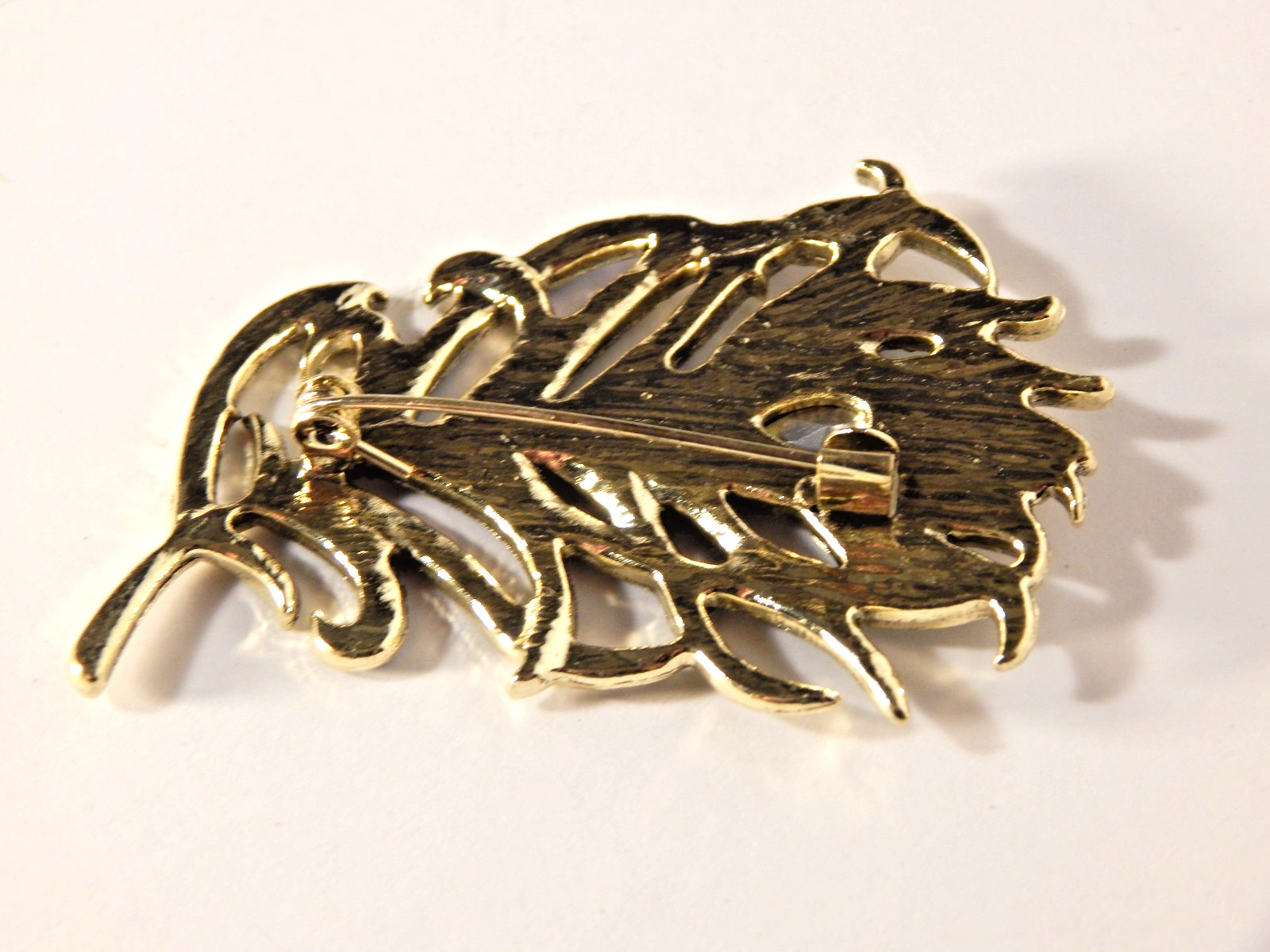 Vintage Style Peacock Feather Purple & Blue Rhinestone Brooch Pin NWOT gold tone