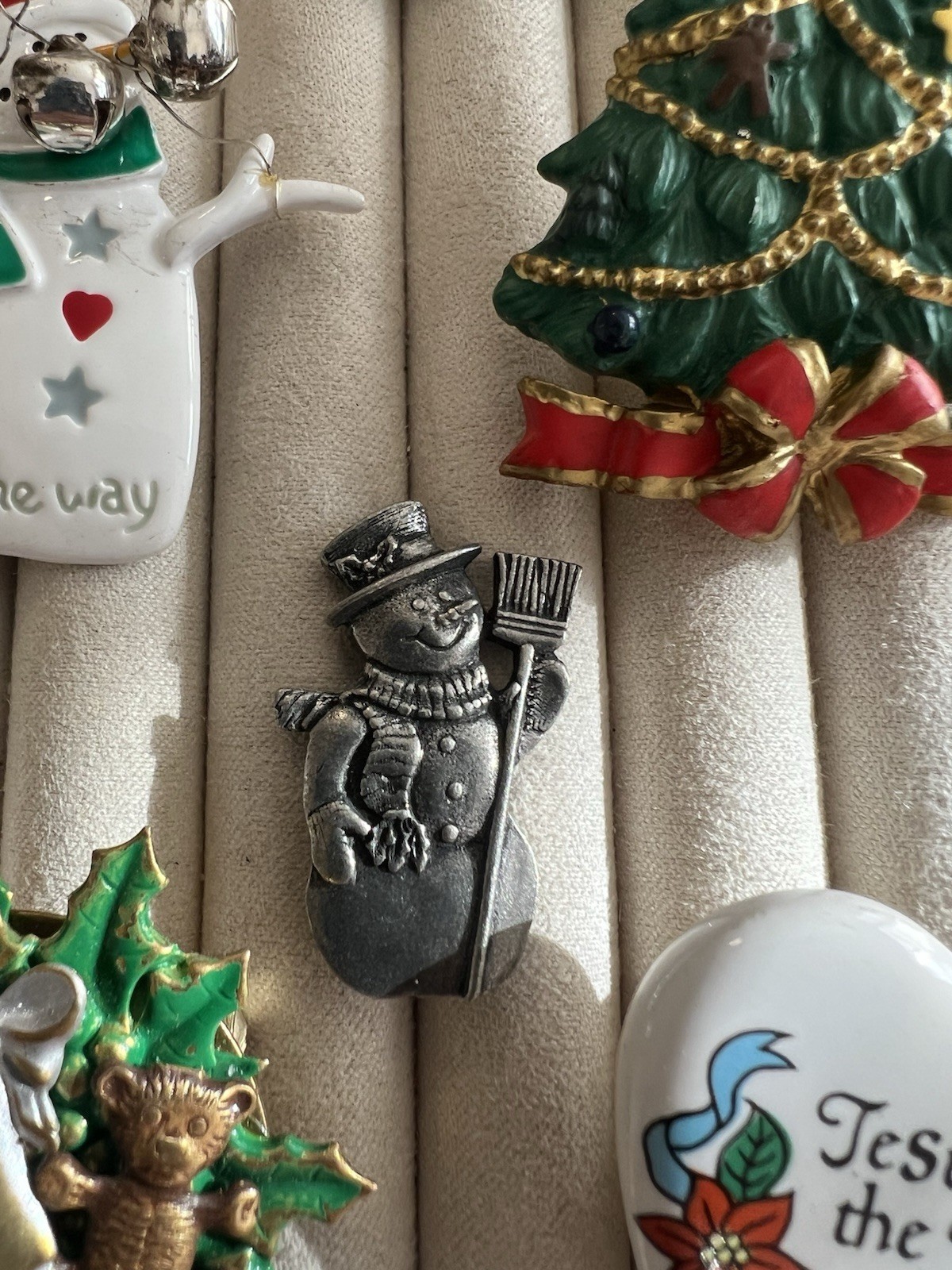 Vintage Christmas Brooch Lot 8pc Resin Metal Clay Snowman Tree Santa Heart 1990s