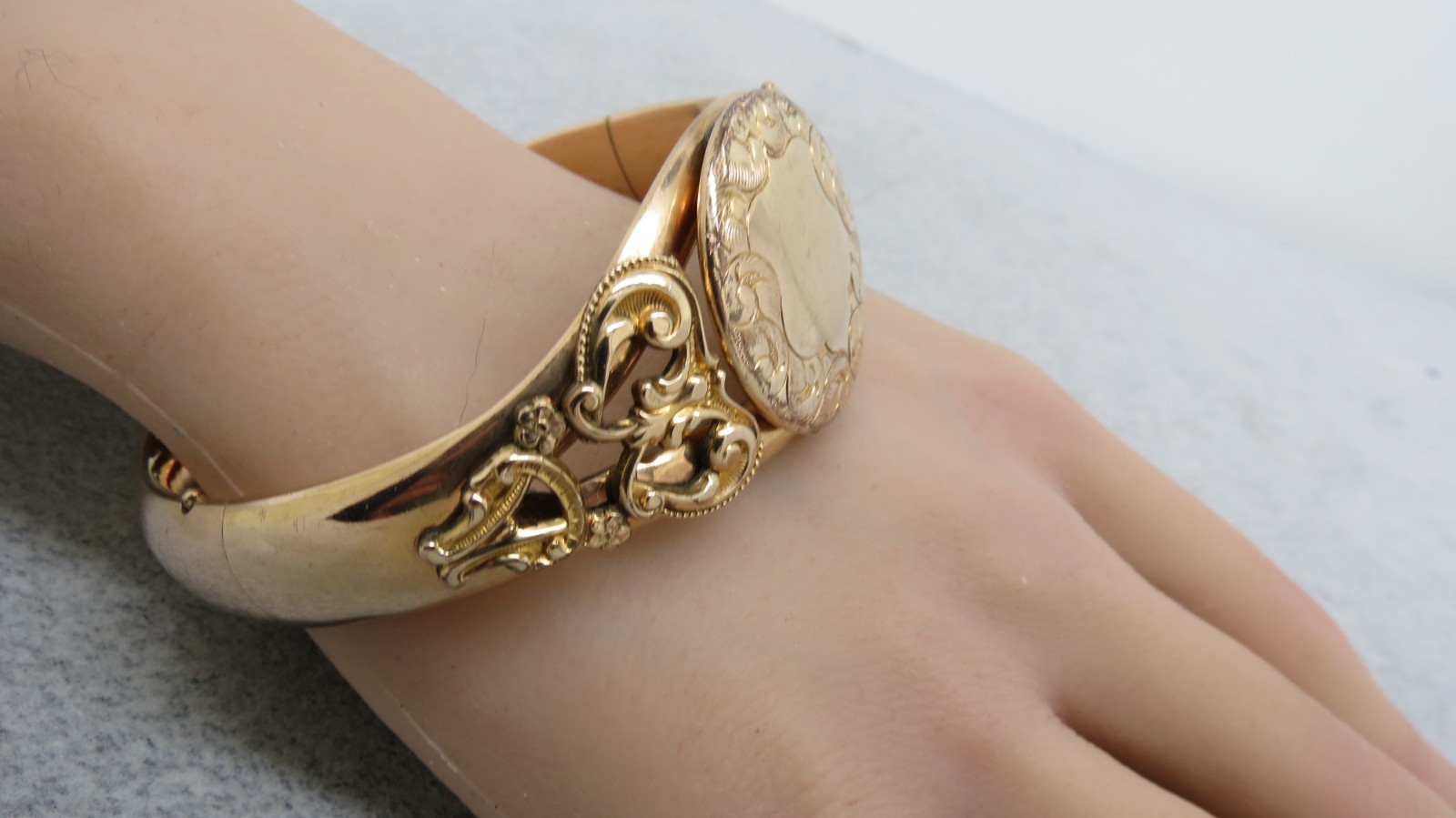 Victorian Gold Filled Bangle Bracelet 43 Grams AC Co Hinged 7.75″ Photo Locket