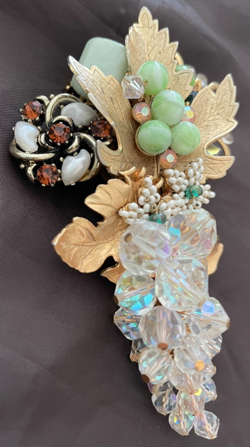 Vintage Brooch Pin STANLEY HAGLER BUNCH of GRAPES in CRYSTALS Classic Style