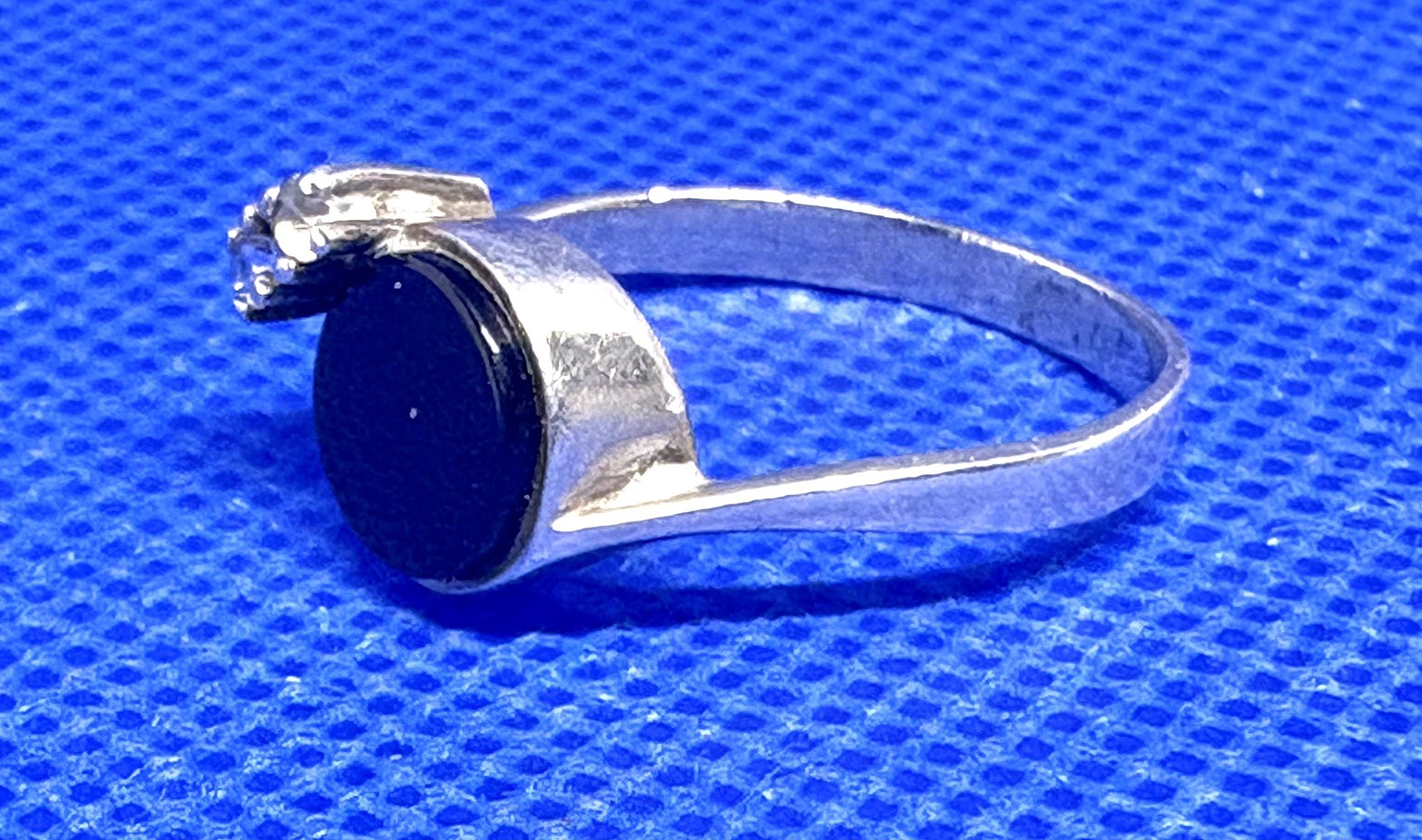 A08 Vintage 925 Sterling Silver Ring Size 8 est 1950s Black Onyx & Topaz 2.95g