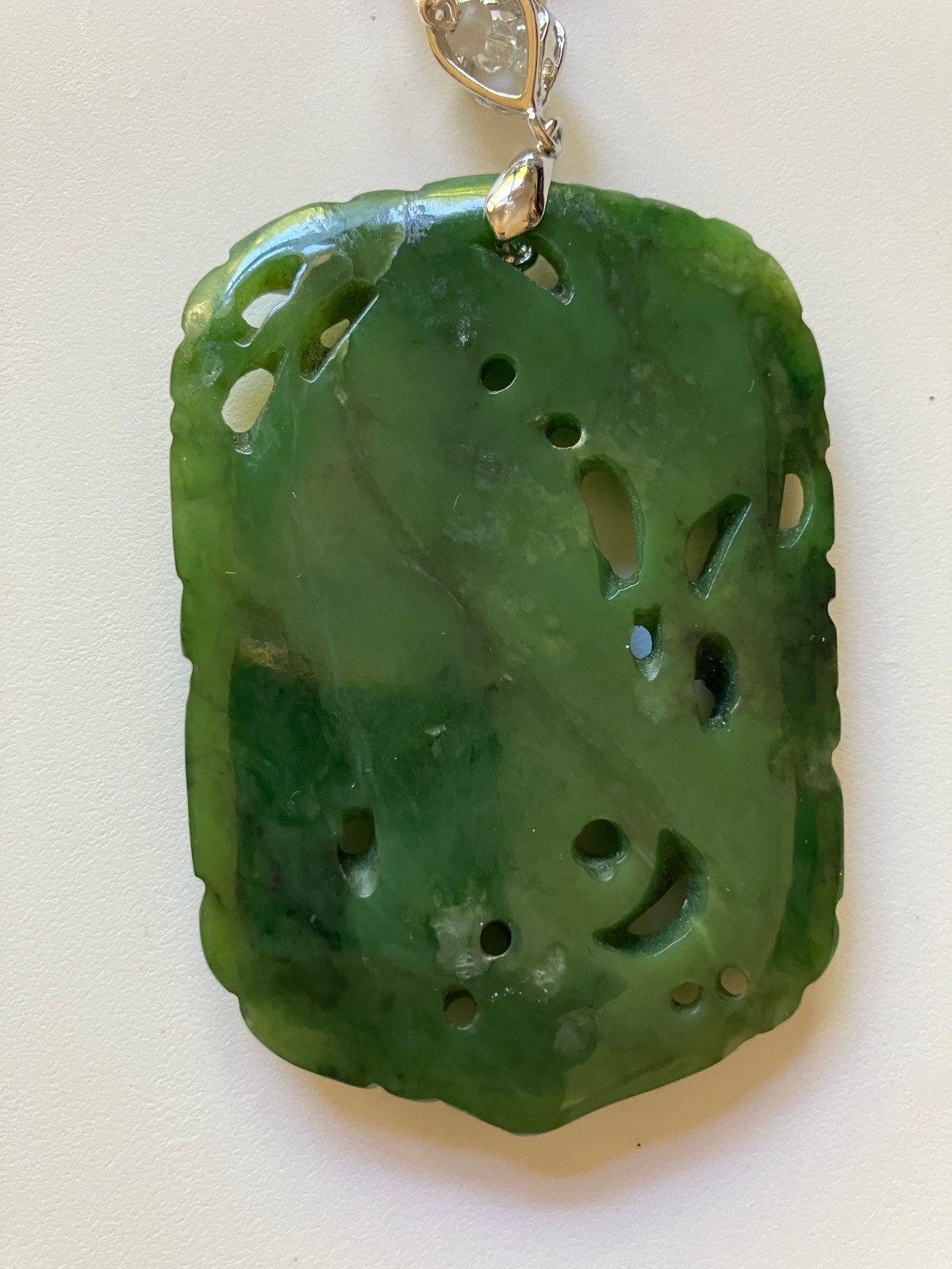 nephrite jade pendant necklace preowned vintage was carved in Taiwan